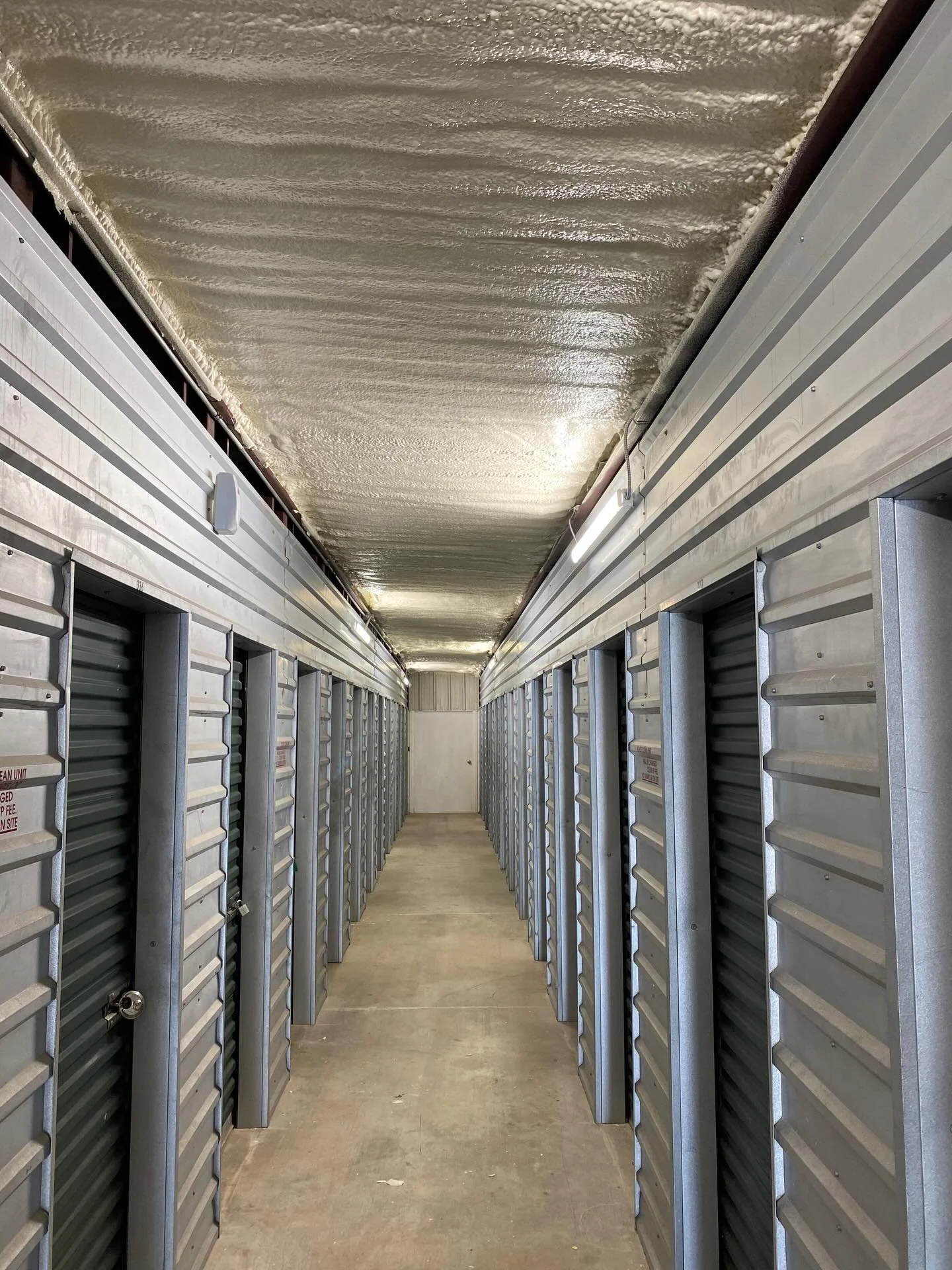 🚧 Closed-Cell Spray Foam Project &ndash; Kingsville, TX 🚧
A few weeks ago, our team completed a 2-inch closed-cell insulation upgrade for a storage unit in Kingsville &mdash; and the results speak for themselves.

Closed-cell was the perfect choice
