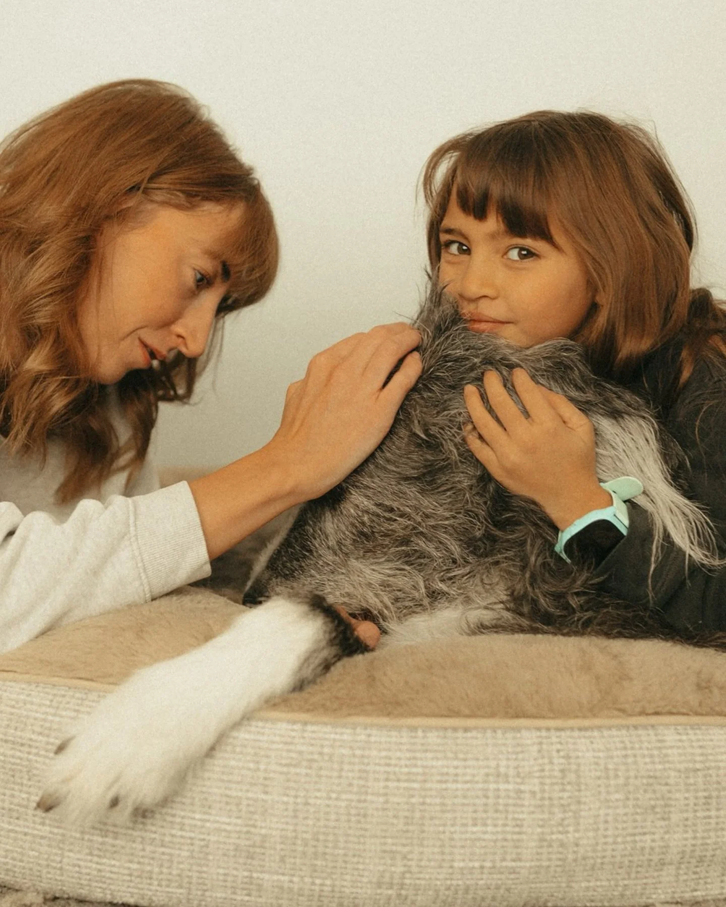 Skully had some health scares so they wanted some photos with her. But she&rsquo;s improving and getting better by the day! ❤️&zwj;🩹

&bull;
&bull;
&bull;
&bull;
#utahfamilyphotographer #utahphotographer #portraits #lifestylephotography #letthekids 
