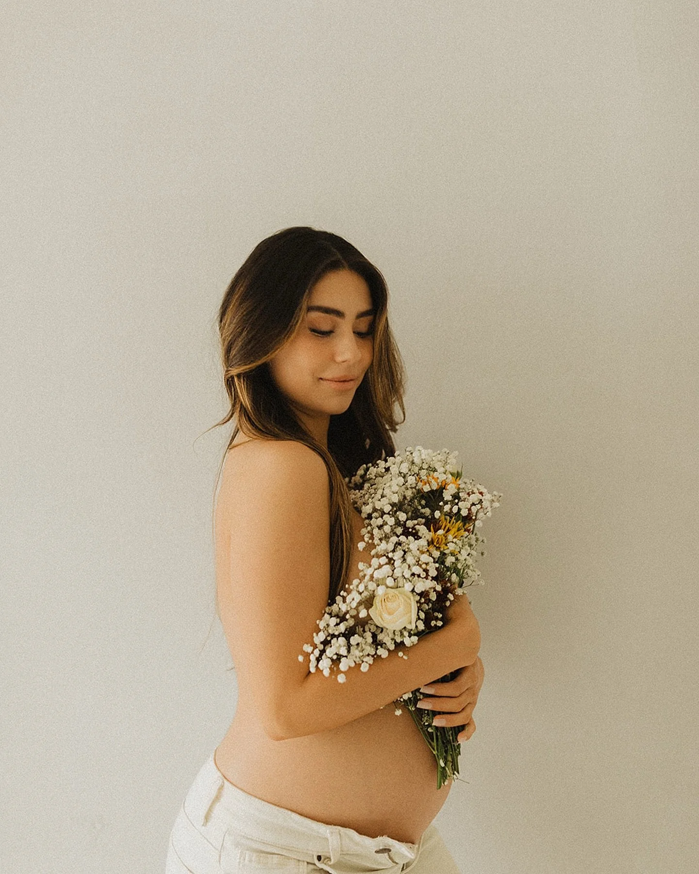 Still obsessing over this session 🤍🌸 &bull;

&bull;
&bull;
&bull;
#utahfamilyphotographer #utahphotographer #portraits #lifestylephotography #letthekids #lemonadeandlenses #thefamilyphotoblog #photobugcommunity #portraitmood #familyphotography #the