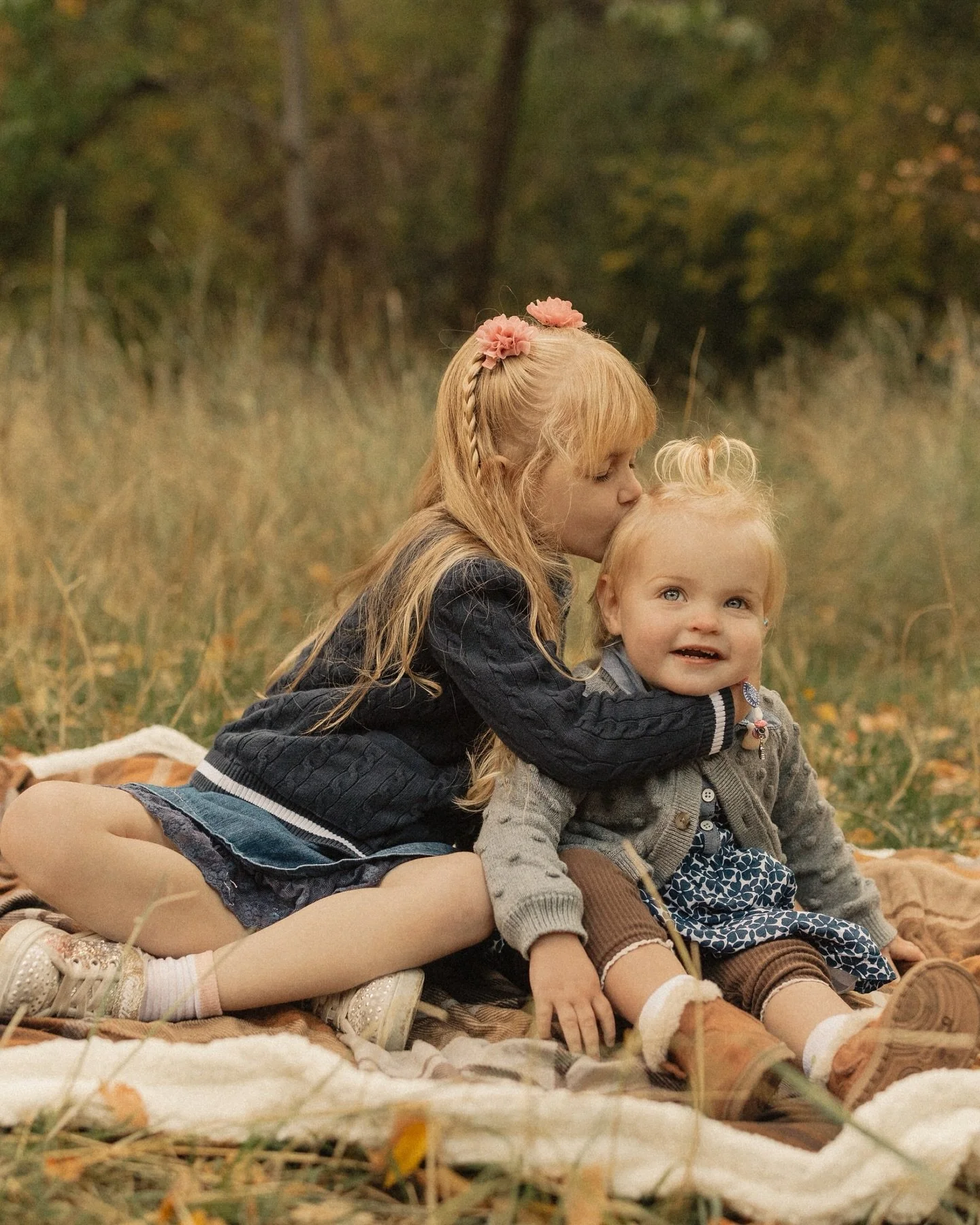 Absolutely adore this family 🍂

&bull;
&bull;
&bull;
&bull;
#utahfamilyphotographer #utahphotographer #portraits #lifestylephotography #letthekids #lemonadeandlenses #thefamilyphotoblog #photobugcommunity #portraitmood #familyphotography #thefamilyc