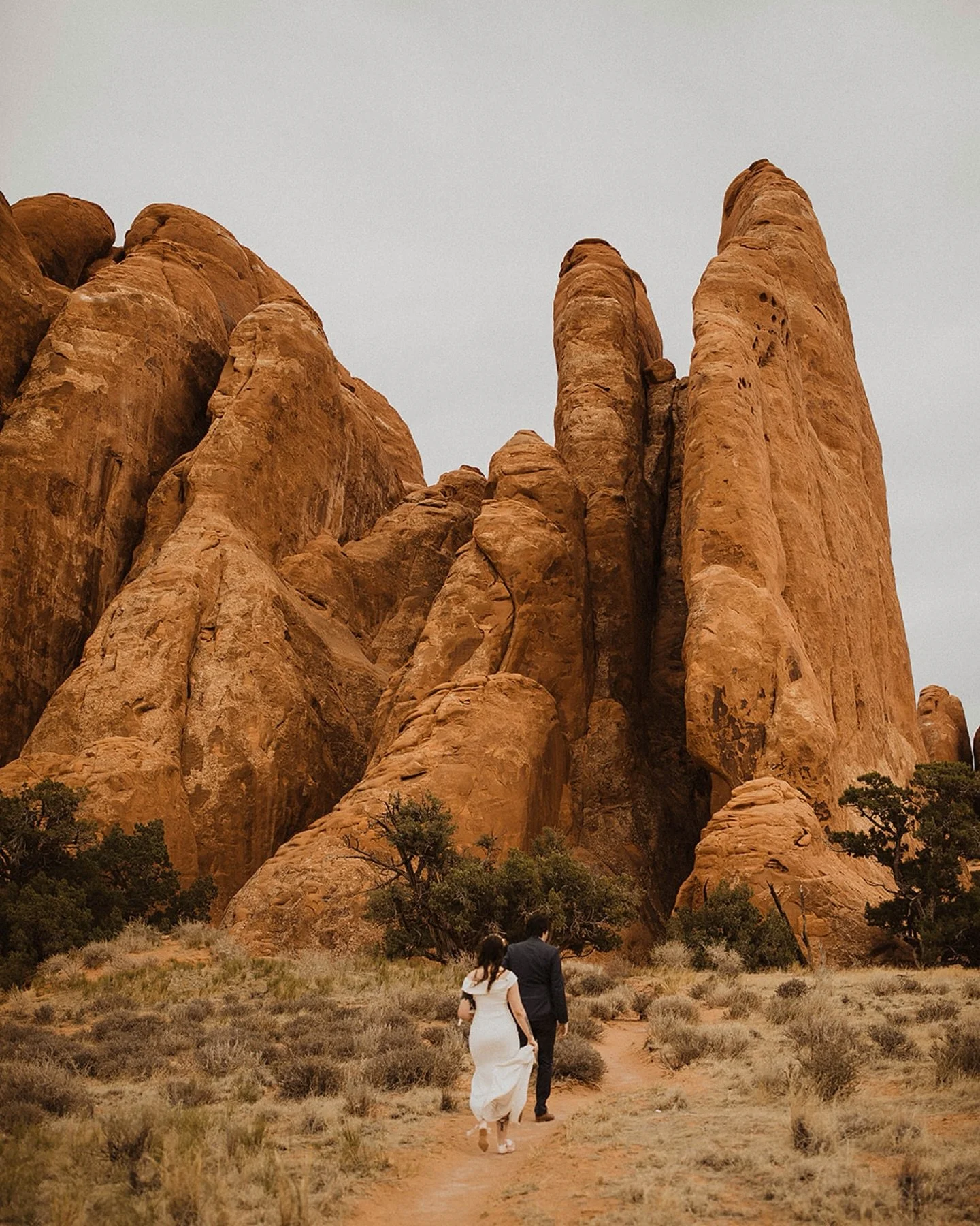 Take me back to this Moab shoot or give me a new one 🤭✨

&bull;
&bull;
&bull;
&bull;
#utahweddingphotographer #elopementphotographer #authenticlovemag #destinationphotographer #junebugweddings #greenweddingshoes #elopement #intimatewedding #destinat