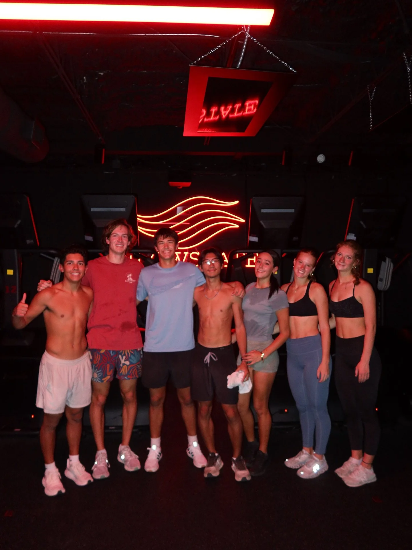 𝑅𝑒𝓂𝒾𝓃𝒹𝑒𝓇: Fitness feels better when you&rsquo;re surrounded by those who push you, cheer for you, and grow with you!🫶