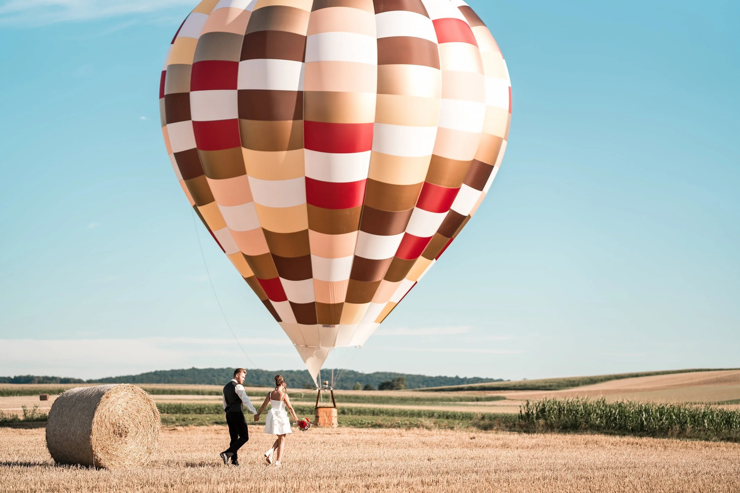 Ballooning Crew_Country Side Styled Wedding Shoot_Hinweg zum Heißluftballon.jpg