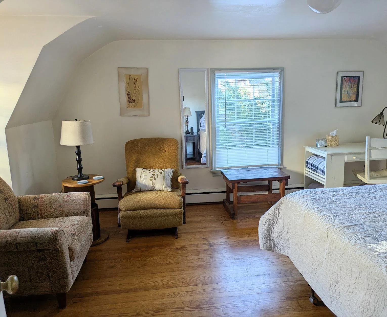 2nd Floor BR #1 - Chairs and Desk