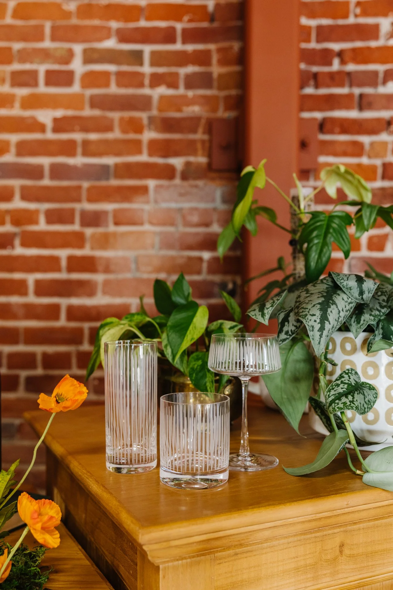 Timeless and versatile, our glassware collection includes double old fashioned, tall Collins, and coupe glasses, with champagne flutes also available. Each piece is selected to feel elevated yet approachable, ready for everything from signature cockt