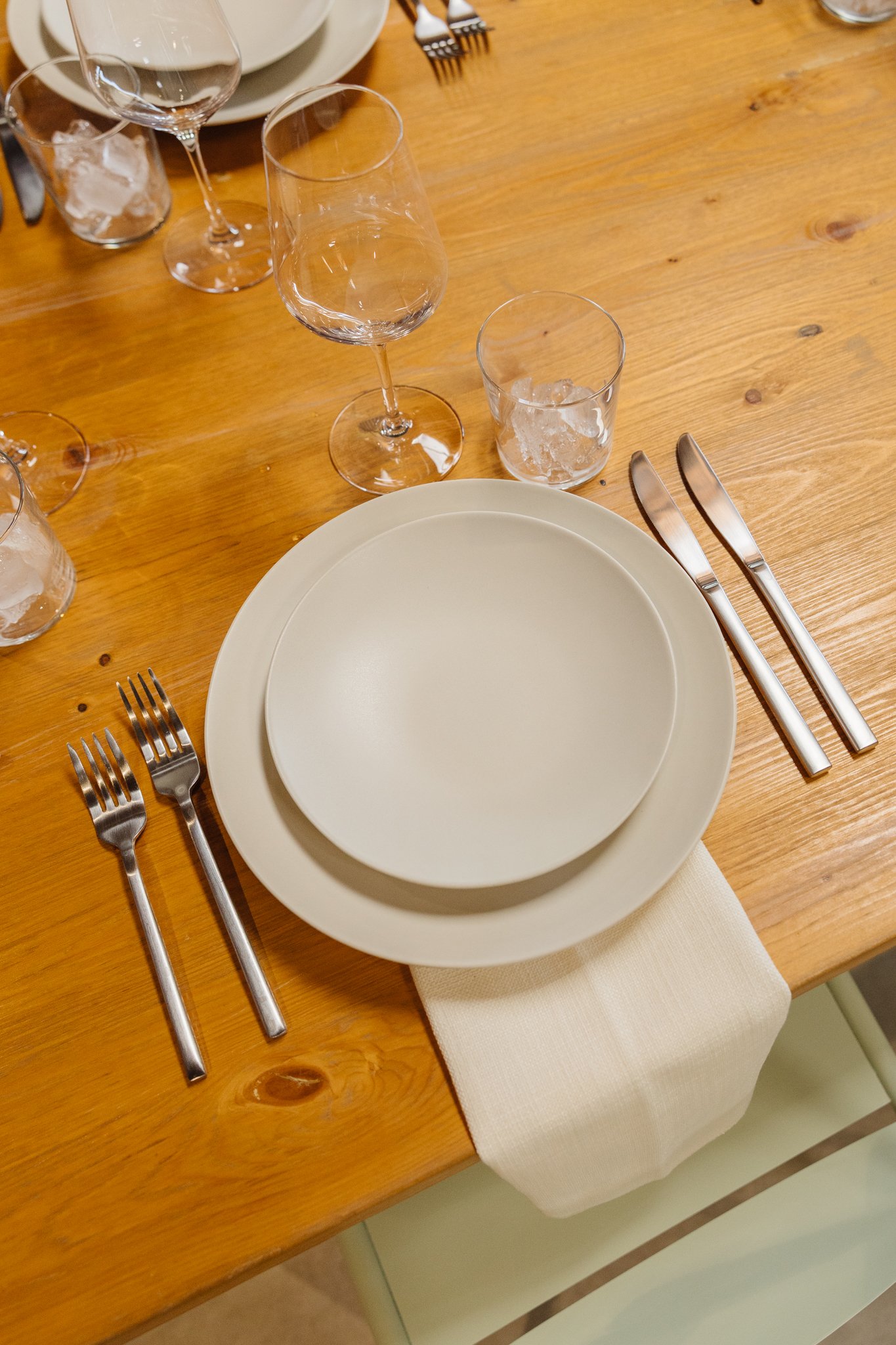 Classic in form with a subtle brushed finish, our silverware offers a refined foundation for any tablescape. Designed to complement both casual gatherings and elevated dinners, it balances simplicity with quiet elegance.