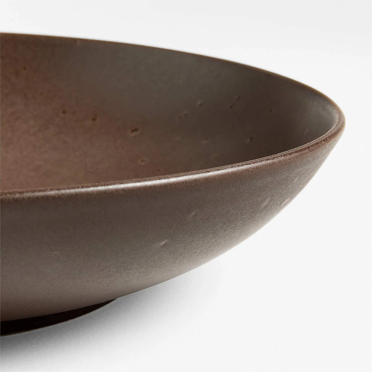 Warm-toned serving bowls are made for family-style dining and abundant meals. Their earthy finish adds depth and texture to the table, encouraging a relaxed, communal way of gathering.