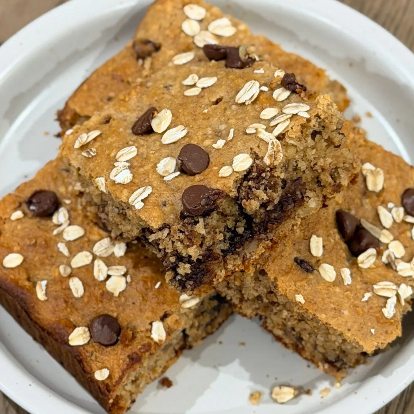 Healthy, hormone friendly dessert recipe for women over 40. Healthy high protein dessert alternative. Healthy protein bar ideas. Top menopause dietitian in Phoenix, Sedona, Cottonwood, Prescott, Williams, Flagstaff, Scottsdale, Queen Creek, Arizona.