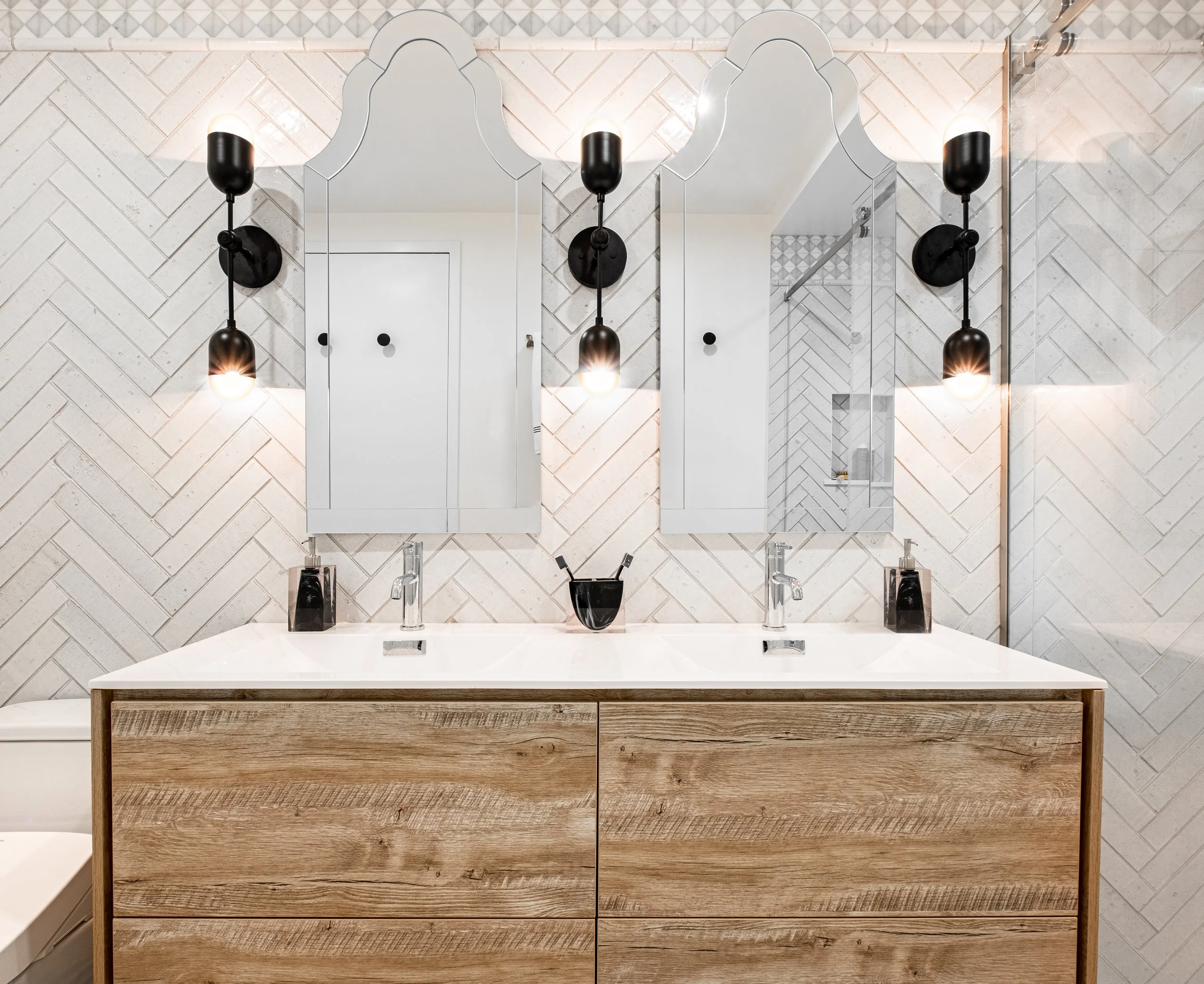 LICL_masterbath_vanity.jpg