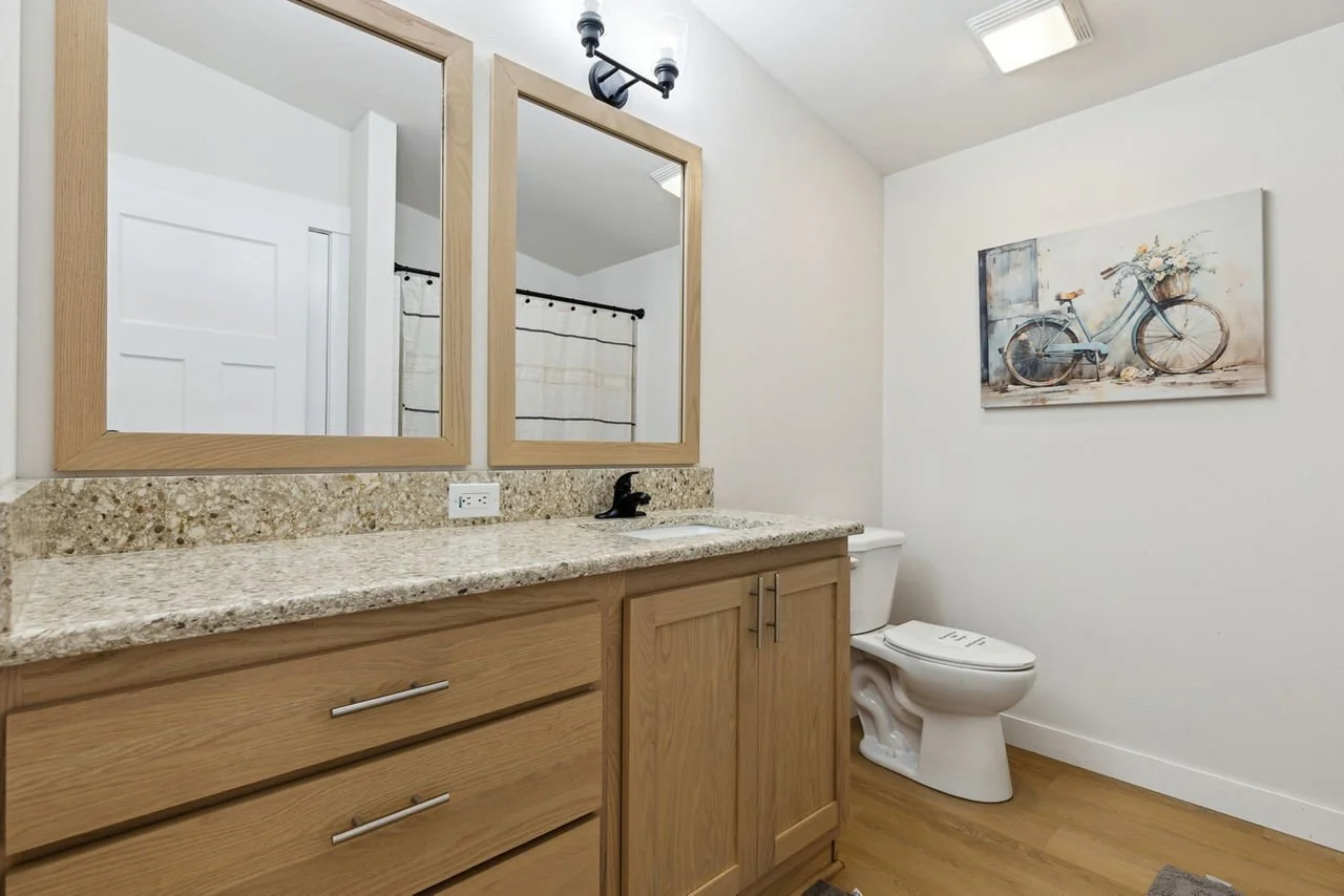 245-hillcrest-g860-bath.jpg