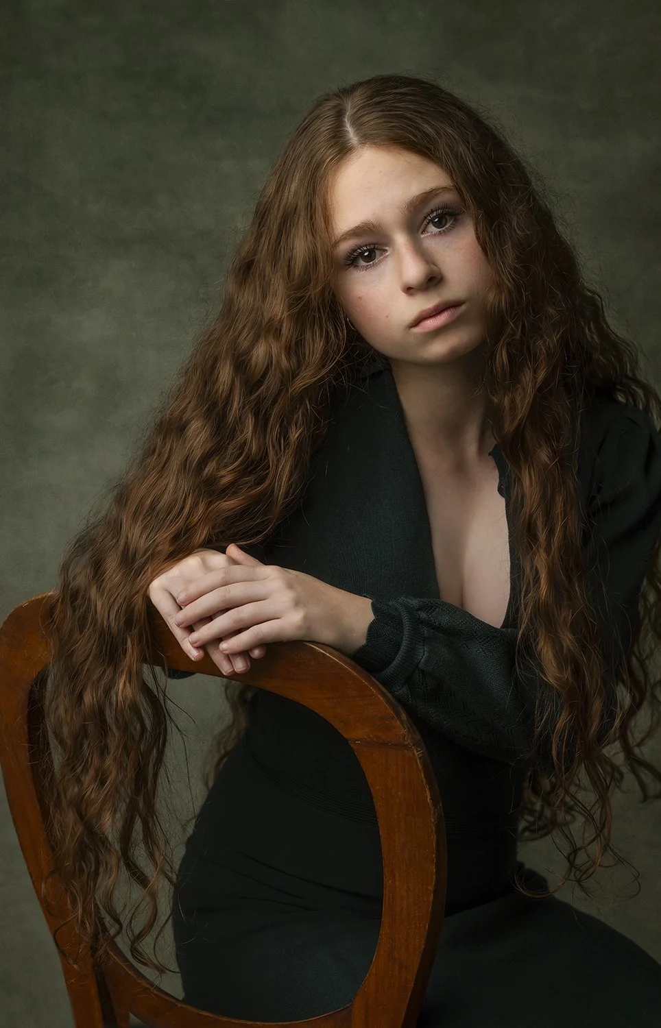 fine-art-portrait-girl-chair