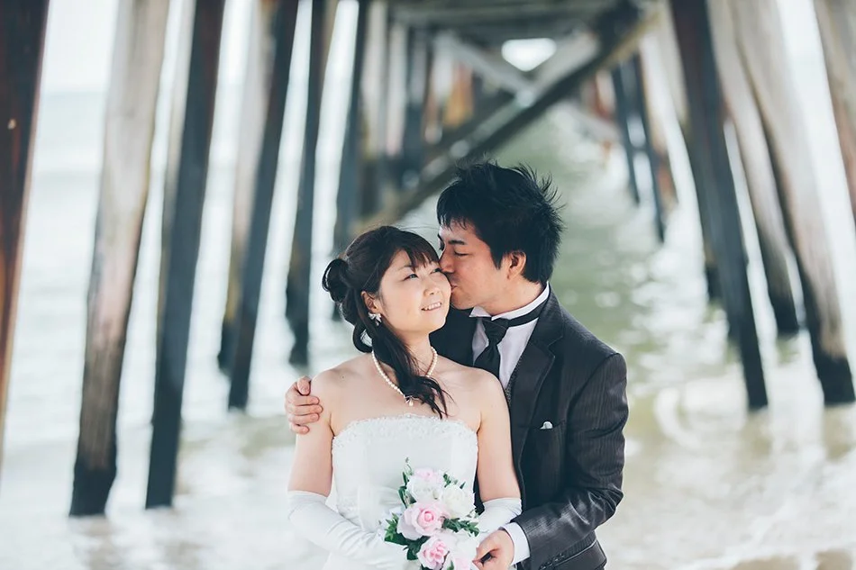 wedding-couple-kiss-grange-beach-adelaide-wedding-photography-embrace-photography.jpg