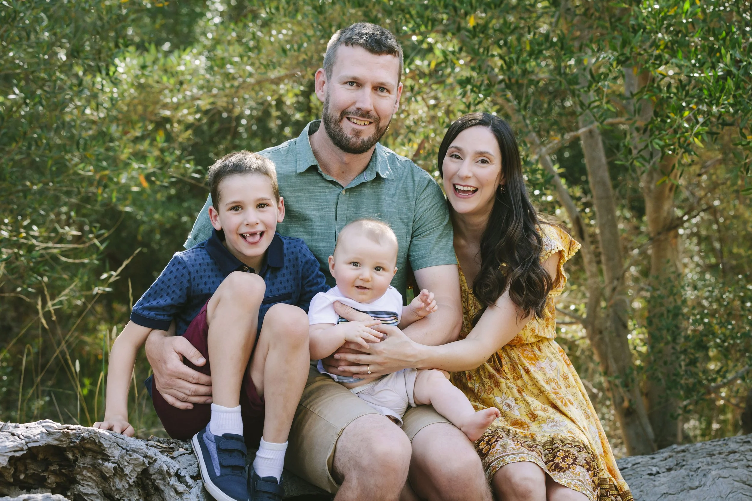 Family-together-in-park