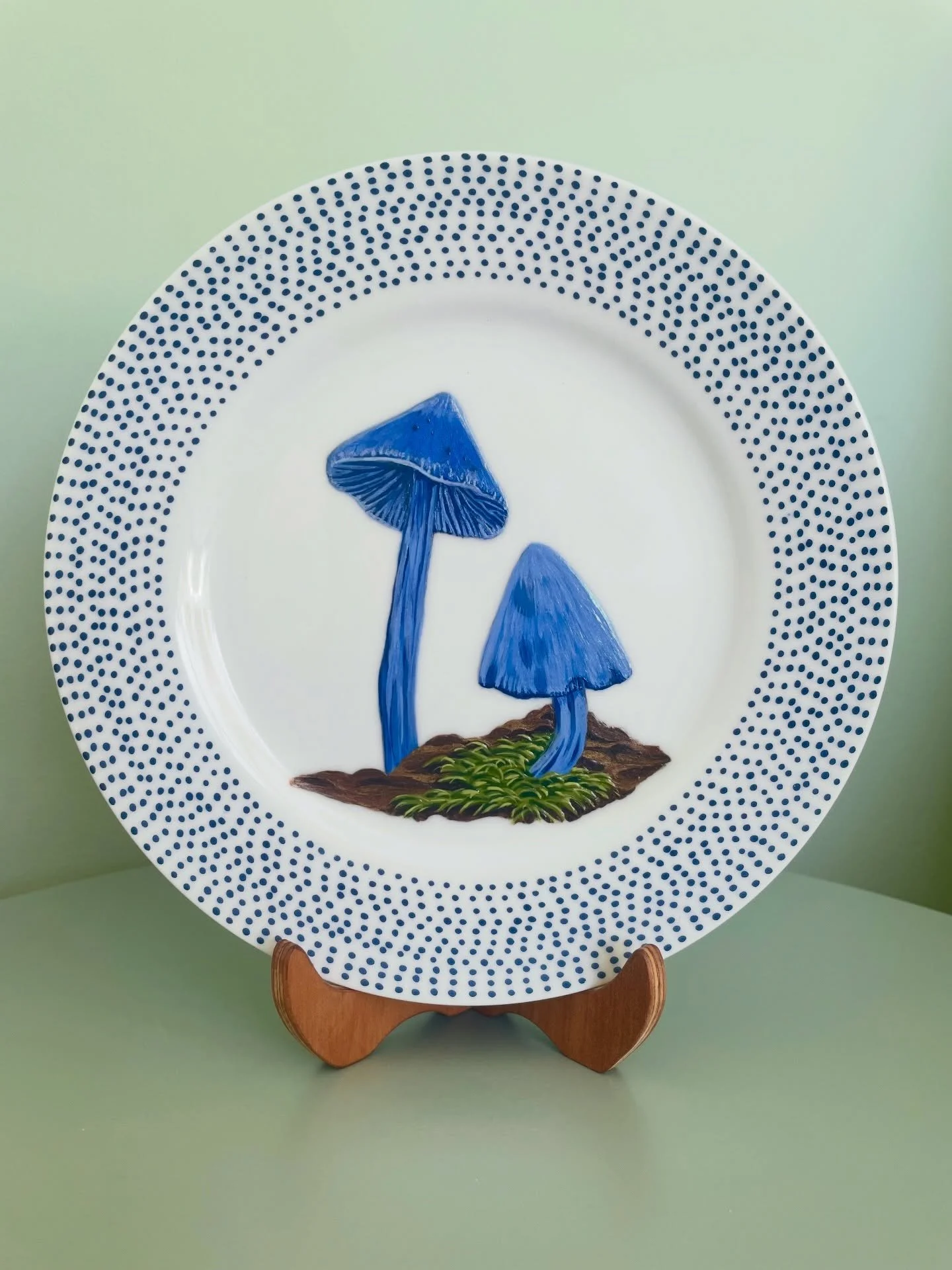 Here is my little series of paintings featuring the vibrant Werewere Kōkako mushroom. I know I have shared some information about this remarkable fungi, but I thought I&rsquo;d share it again for anyone who is new here 😊

There is the loveliest Maor