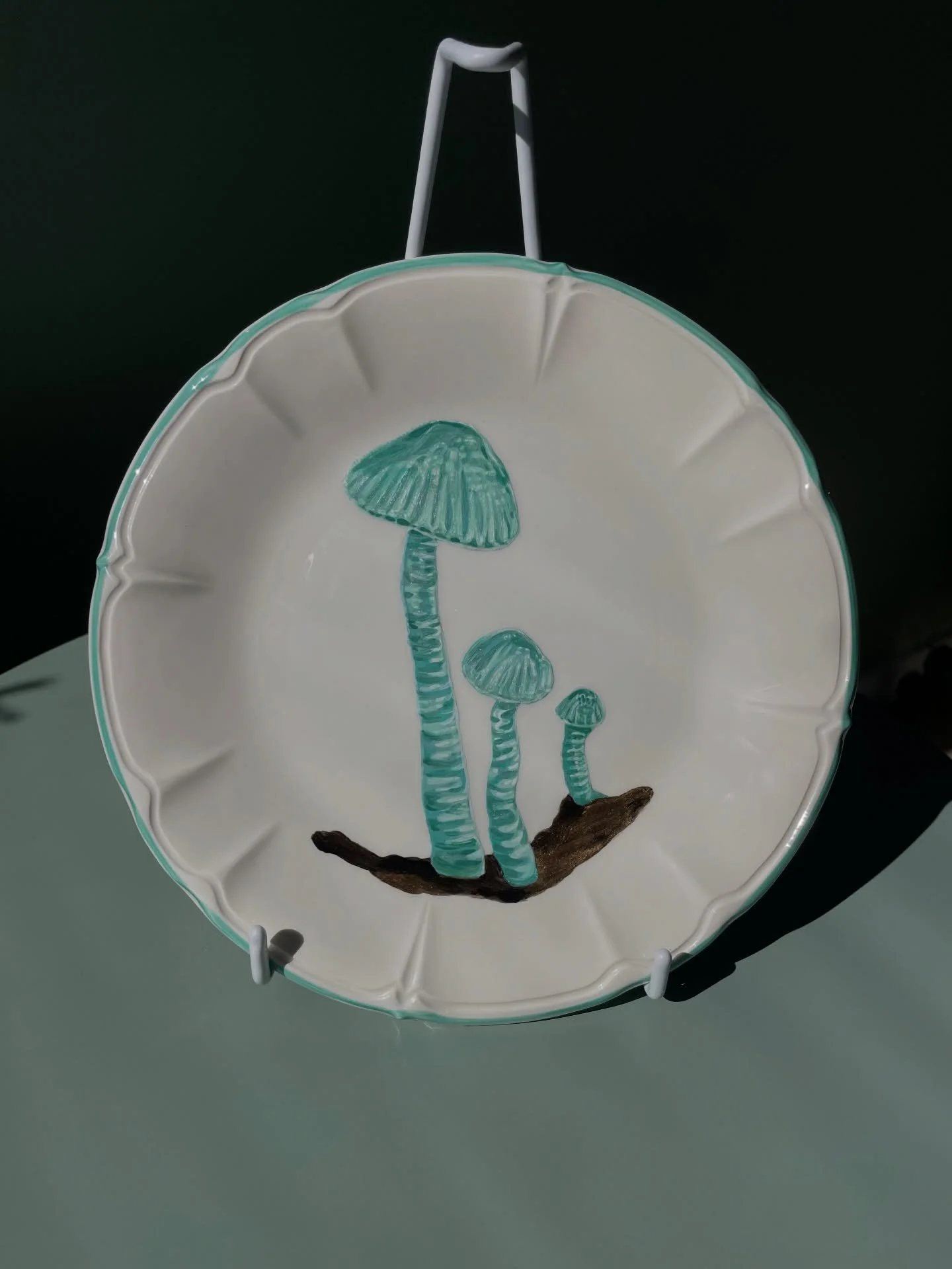 Gliophorus Viridis, one of my favourite mushrooms! I&rsquo;m tempted to keep one of the large plates. I couldn&rsquo;t decide on a group of 3 or 5, so I made two versions. As always, I love working with my favourite colour. 

#gliophorusviridis #fung