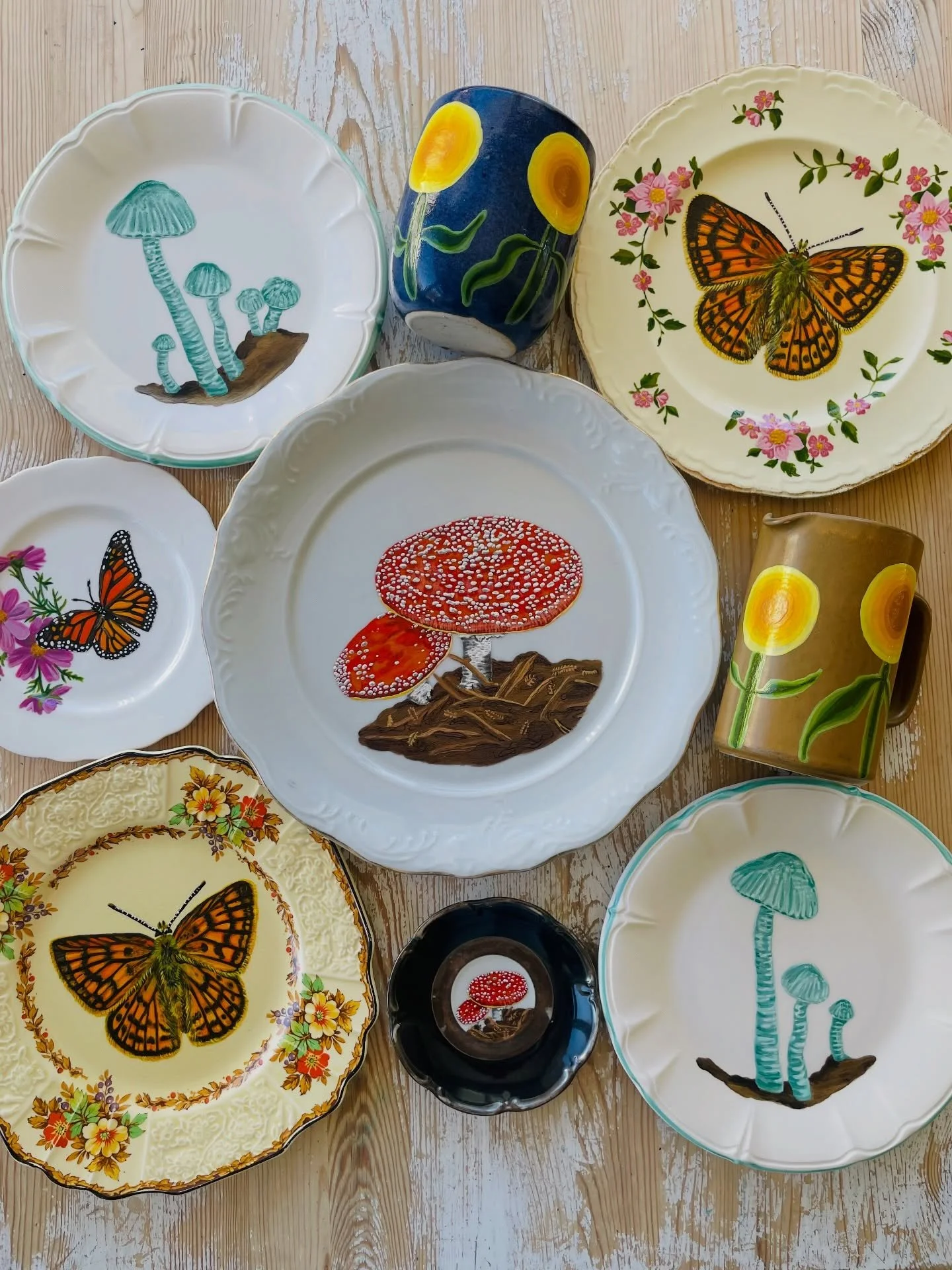 It&rsquo;s Friday and I&rsquo;m just about ready for @thegoodemarket.nz on Sunday! This batch of handpainted plates and vases went into the oven to be set/fused and now they&rsquo;re market ready too. 

So who&rsquo;s coming? 

When: this Sunday 3rd 