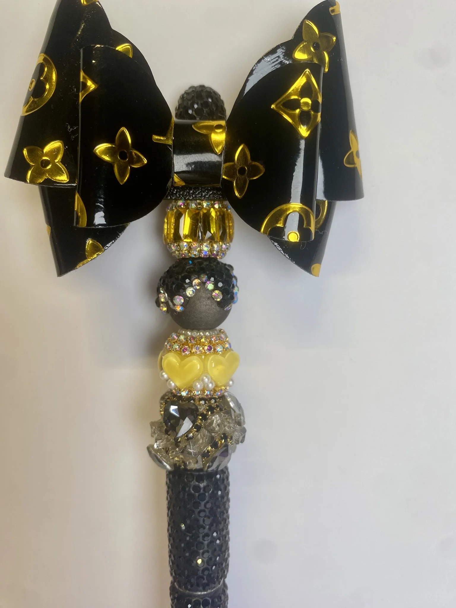 Designer-Inspired Vinyl Bow Pen