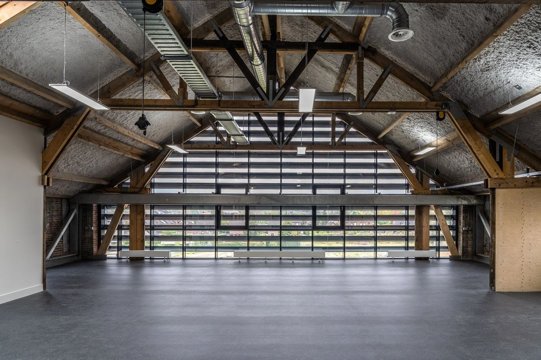 Open-span industrial shell / warehouse interior