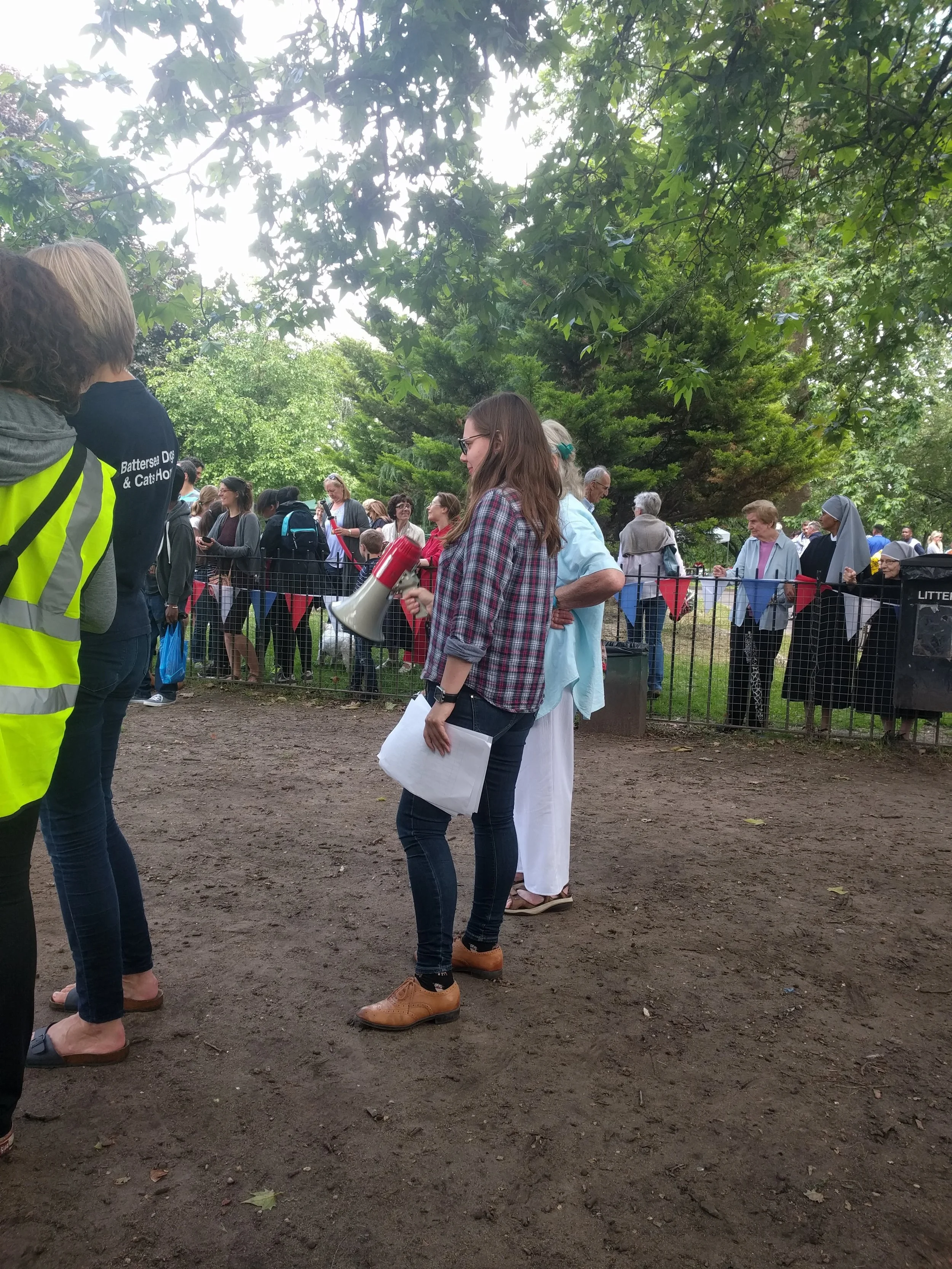Presenting at Vauxhall Park festival in London. Fun and wags all round!