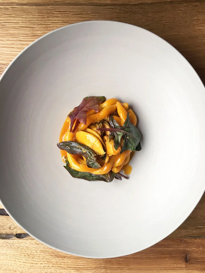 Food photography / Zanze XVI / Chef Luca Tartaglia / Fusilli, saffron, orange and mussels