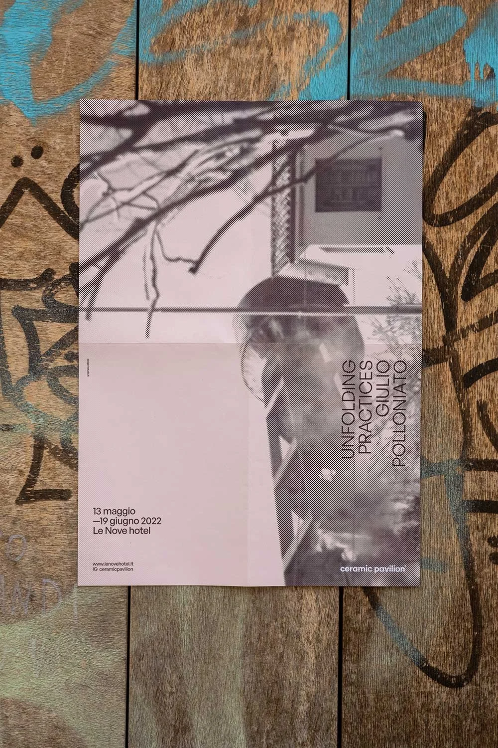 Immagine coordinata e landing page per la mostra Unfolding practices di Giulio Polloniato, un evento organizzato da Ceramic Pavilion e curato da David Parolin.