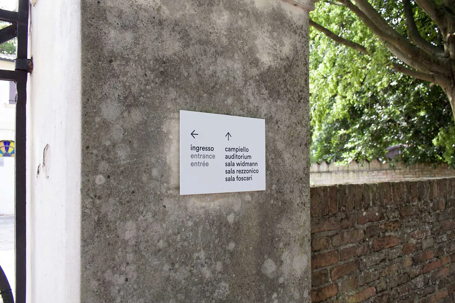 Segnaletica/Wayfinding Villa Widmann Rezzonico Foscari, Ingresso secondario