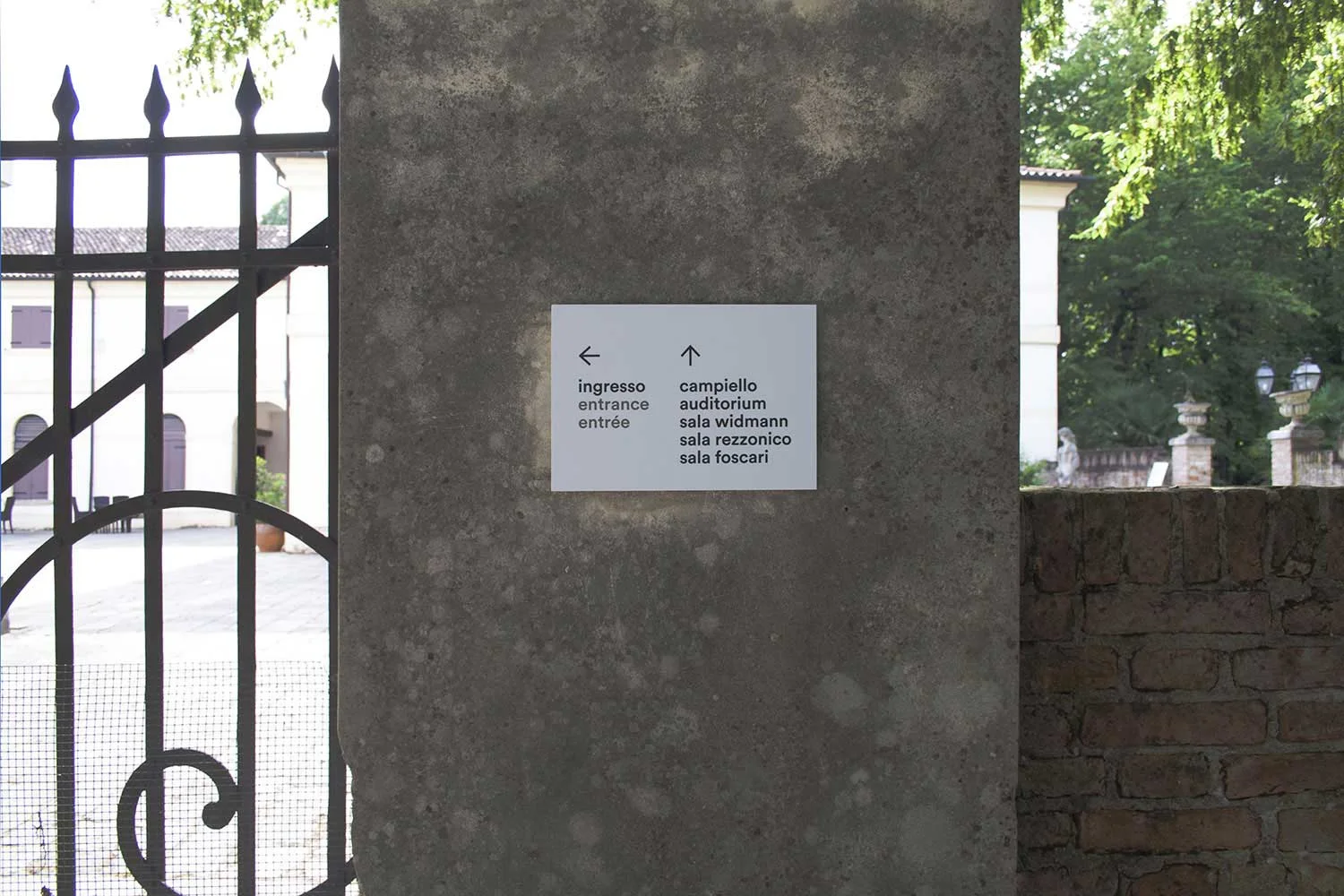 Segnaletica/Wayfinding Villa Widmann Rezzonico Foscari, Ingresso secondario