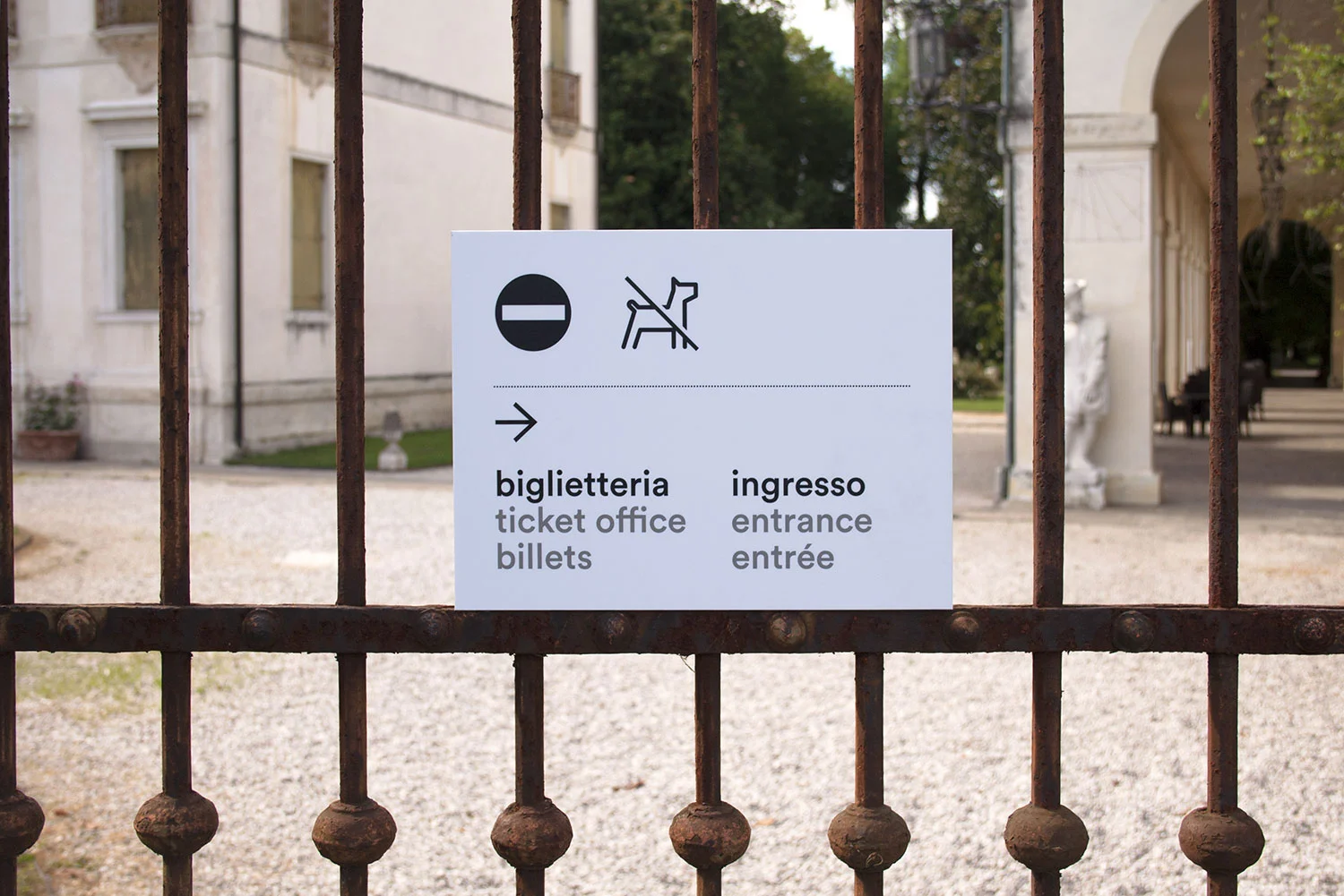 Segnaletica/Wayfinding Villa Widmann Rezzonico Foscari, Ingresso secondario