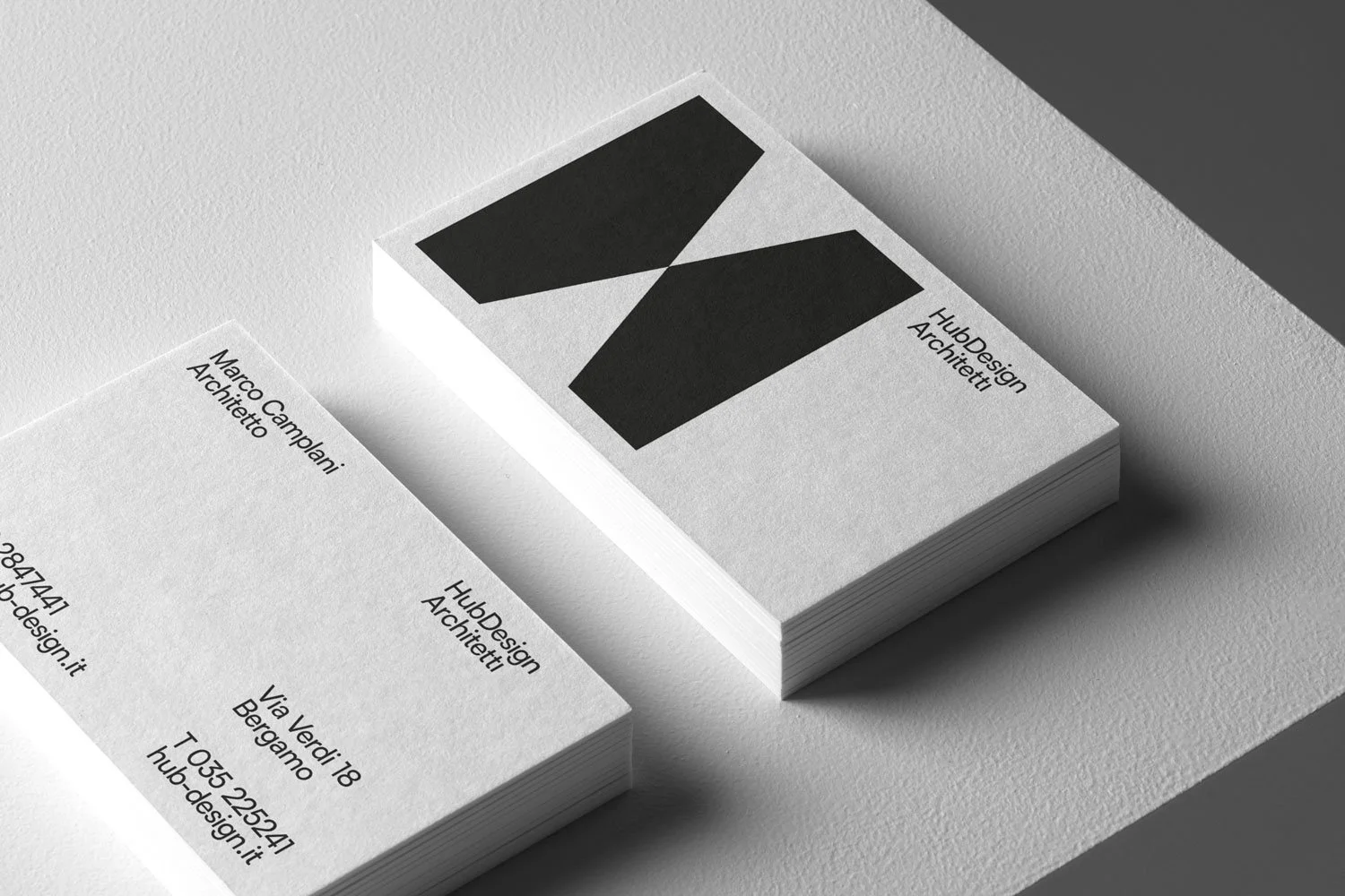 Identità visiva per lo studio di architettura HubDesign.