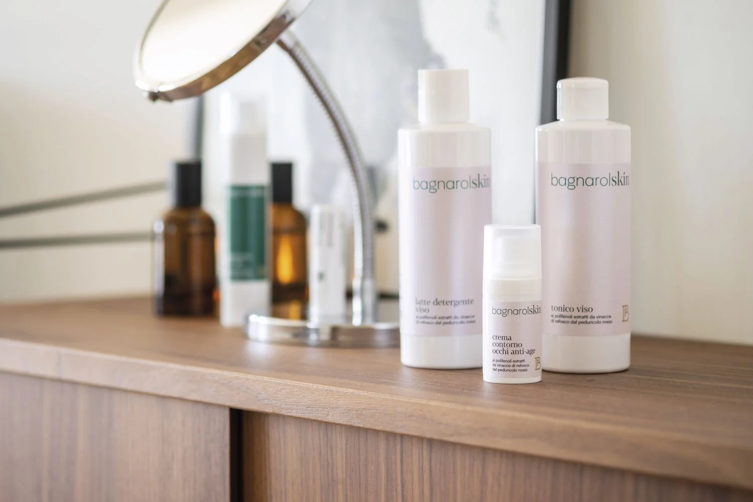 Packaging e  scatti fotografici per i prodotti della linea cosmetica Bagnarolskin, realizzata con gli estratti delle vinacce di Refosco dal Peduncolo Rosso dall’azienda vitivinicola friulana Bagnarol