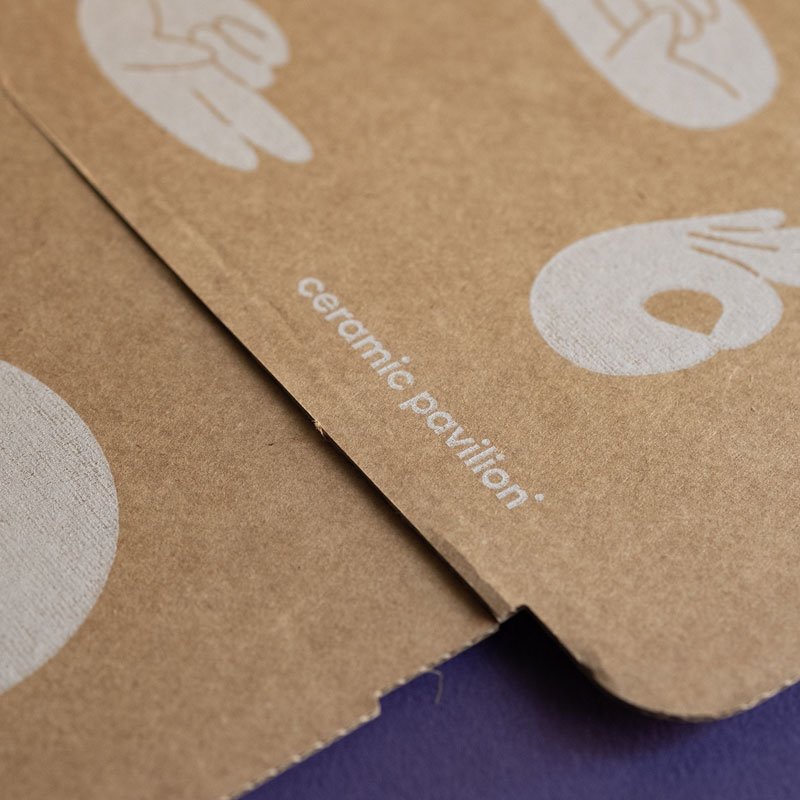 Packaging, fotografie e animazioni per la serie di mani in ceramica Talking Hands di Ceramic Pavilion.