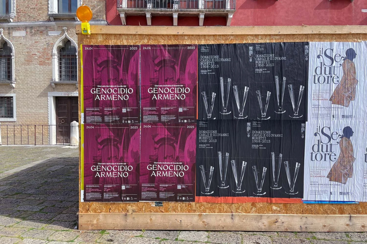  Manifesto per la  Giornata dedicata al ricordo del Genocidio Armeno , a cura del Comune di Venezia in collaborazione con l’Università Ca’ Foscari Venezia e l’Unione Armeni d’Italia 