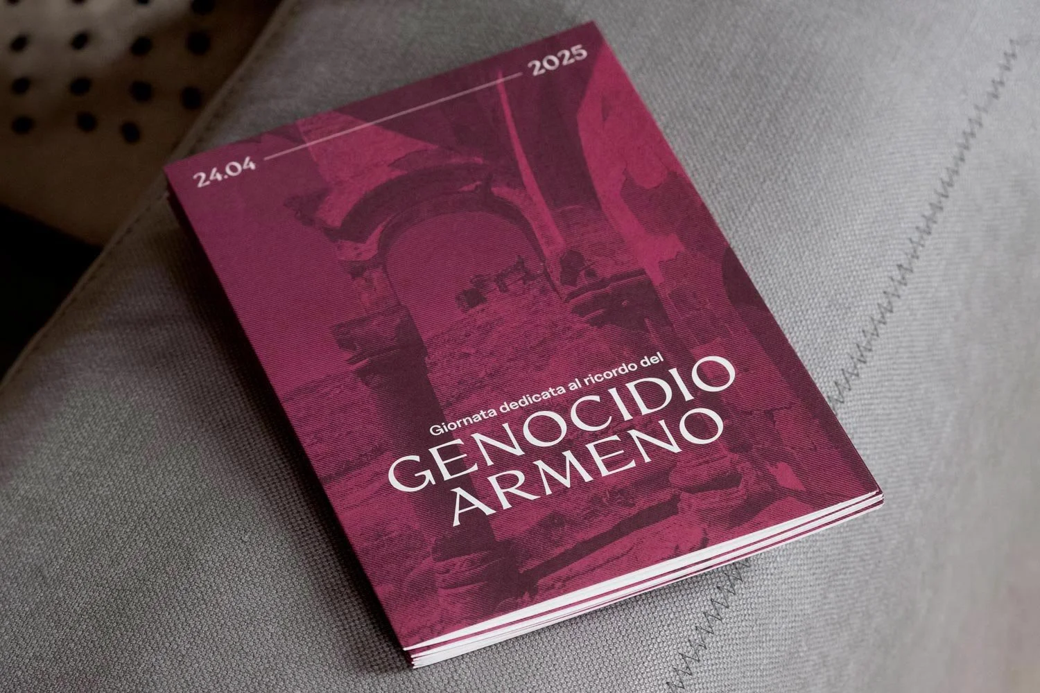  Programma pieghevole Giornata del Ricordo del Genocidio Armeno – progetto grafico 