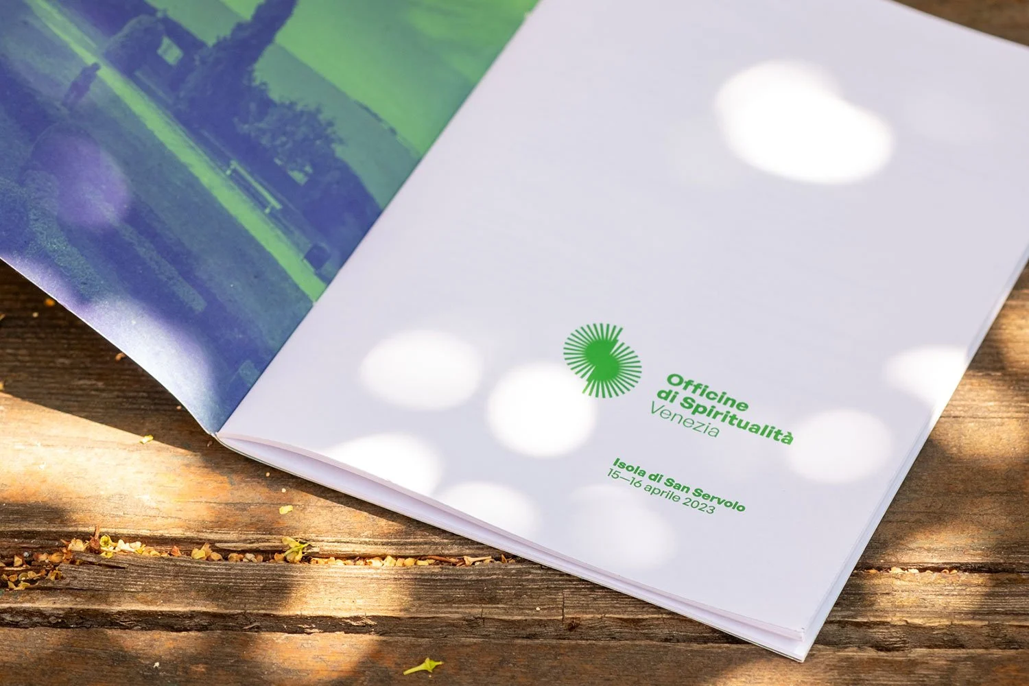 Identità visiva per Officine di Spiritualità, “incontri di formazione umana e spirituale” nella splendida cornice dell'isola di San Servolo, a cura di Armando Bonaiuto, con la partecipazione di Vito Mancuso