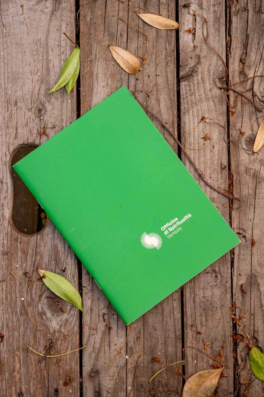 Identità visiva per Officine di Spiritualità, “incontri di formazione umana e spirituale” nella splendida cornice dell'isola di San Servolo, a cura di Armando Bonaiuto, con la partecipazione di Vito Mancuso