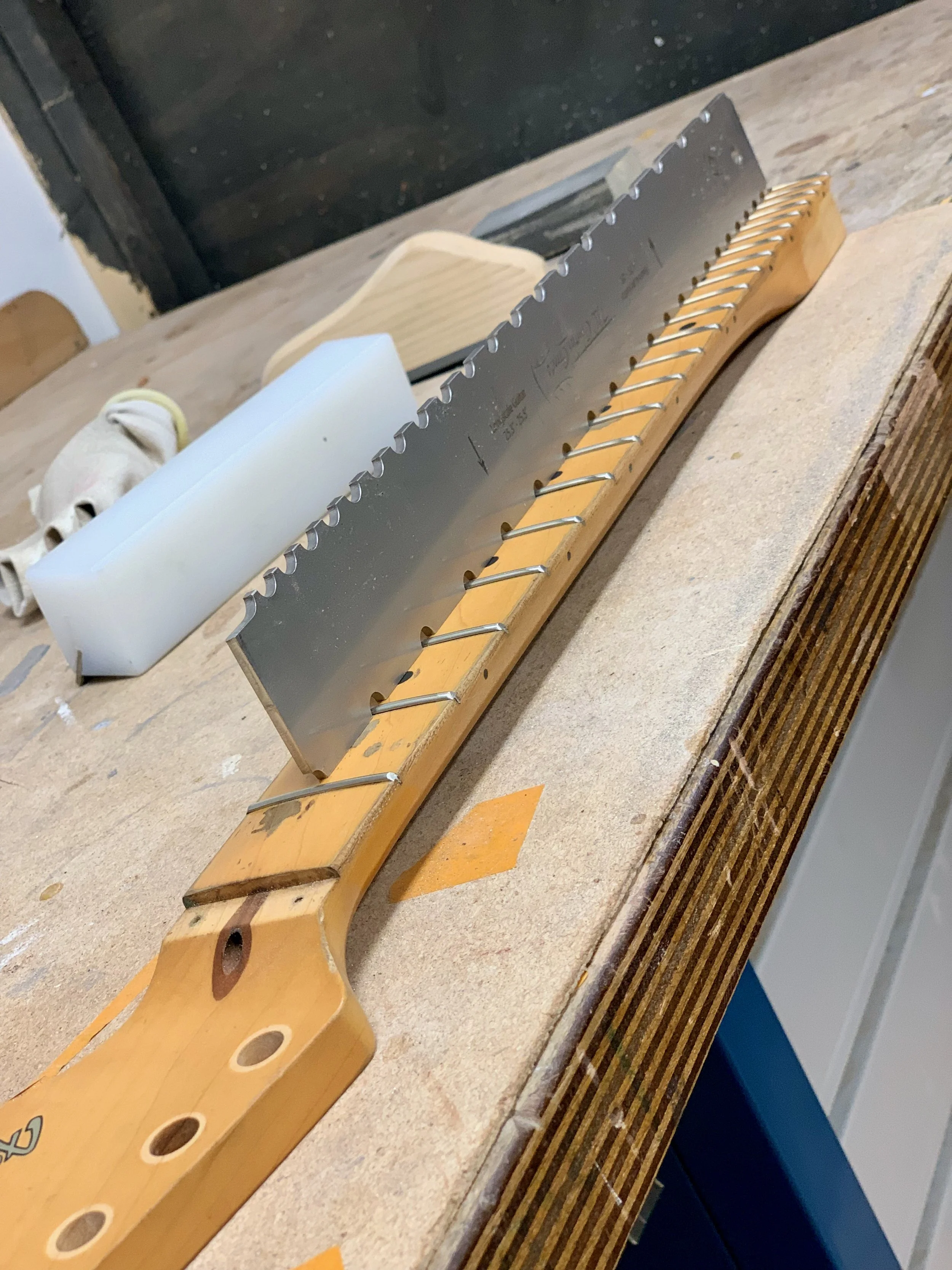 Houtbewerking gereedschap op werkbank