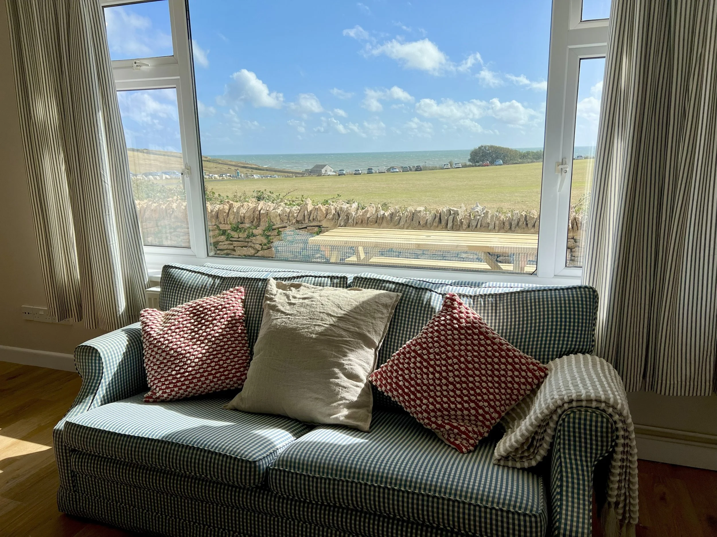 lounge-view1.jpg