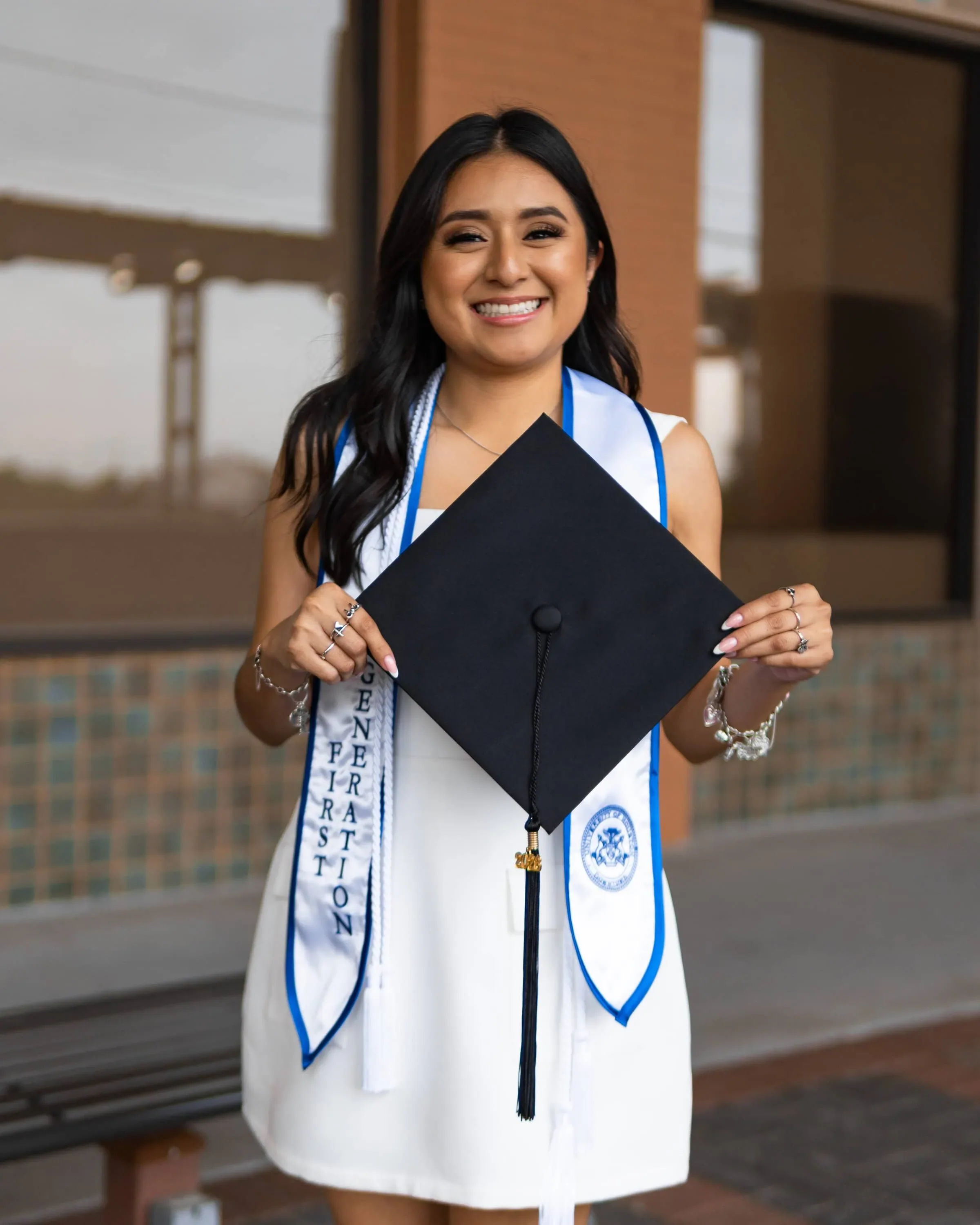 Aylin-Graduation-Photos-11.webp