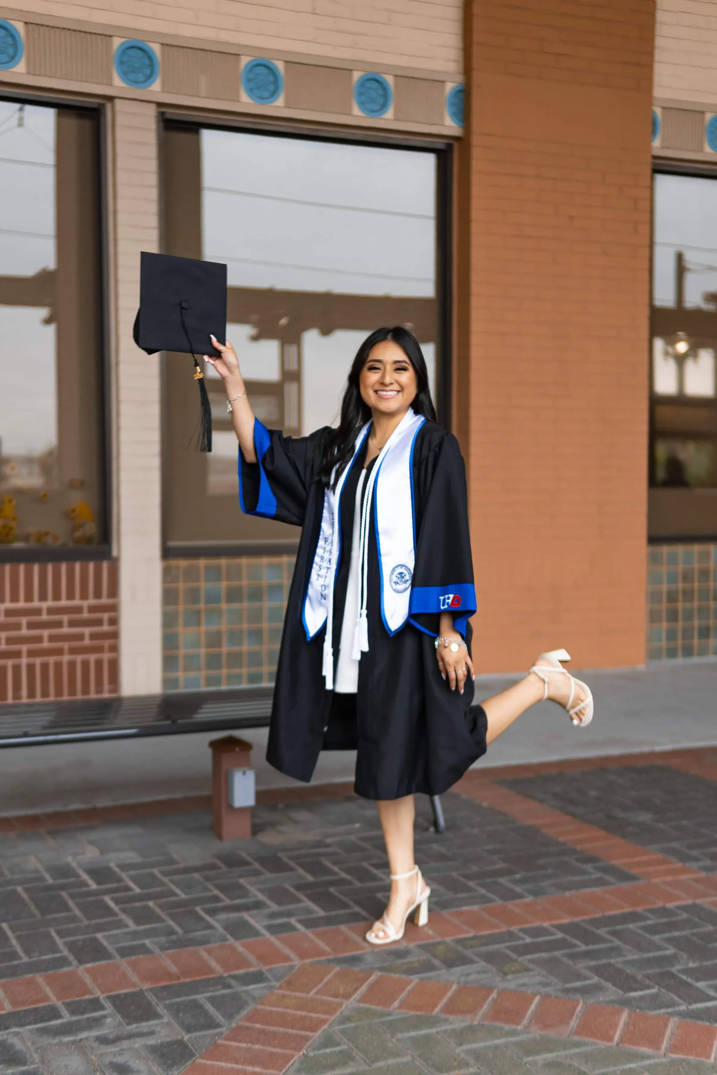 Aylin-Graduation-Photos-14.webp