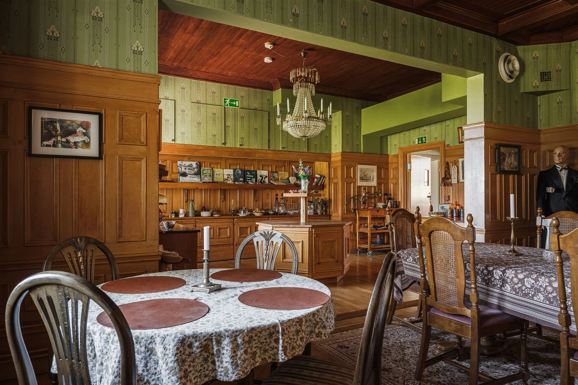 Bredsjö Dining Breakfast bar 2.jpg