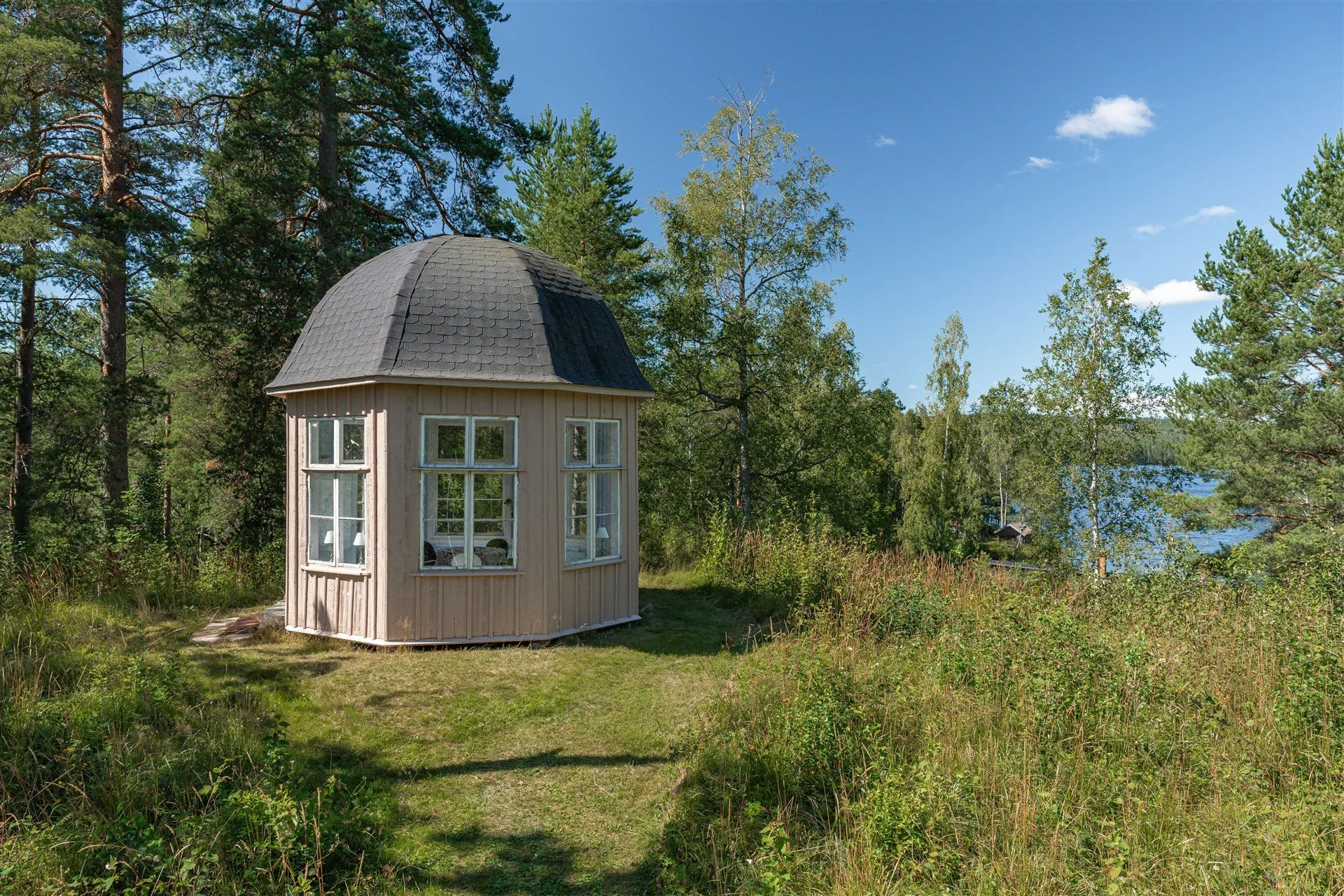 Bredsjö lighthouse.jpg