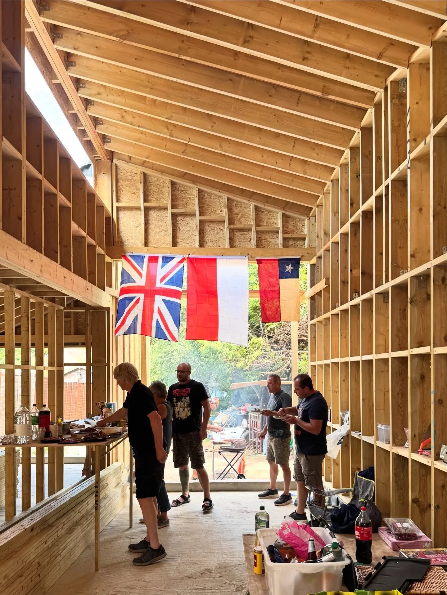 Ampuero Yutronic
The Bridle Path, Epsom and Ewell, Surrey, UK
Site Progress - July 2025

In Chile, we call it tijerales, a small celebration when a house reaches its highest point during construction. A way to thank the team and mark the progress mad