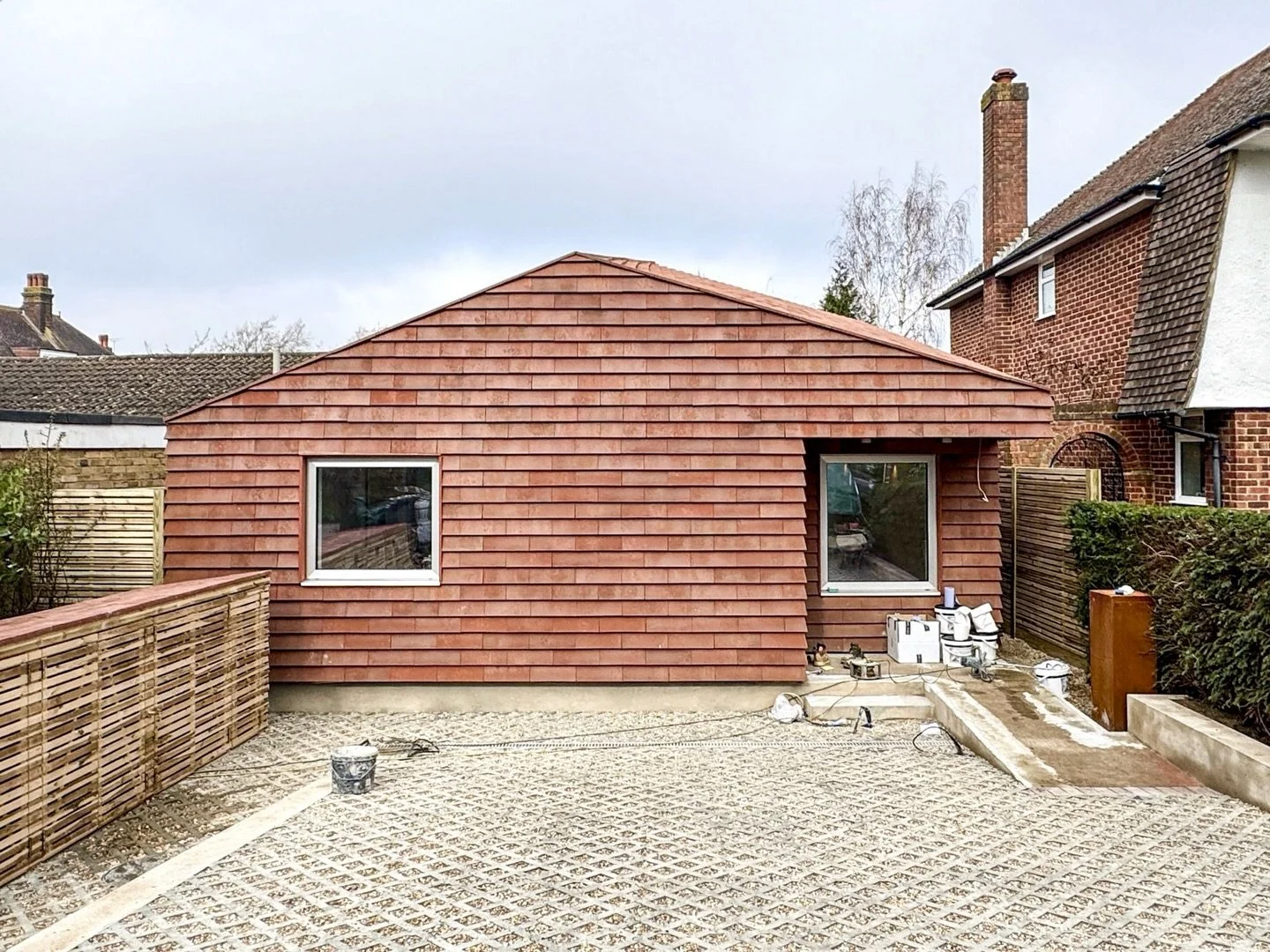 The Bridle Path, Epsom.
The exterior is now fully revealed and the house is entering its final stage, with just days or so from completion.
.
.
.

#ampueroyutronic #ResidentialArchitecture #ArchitectureInProgress #HouseInTheMaking #smallprojects