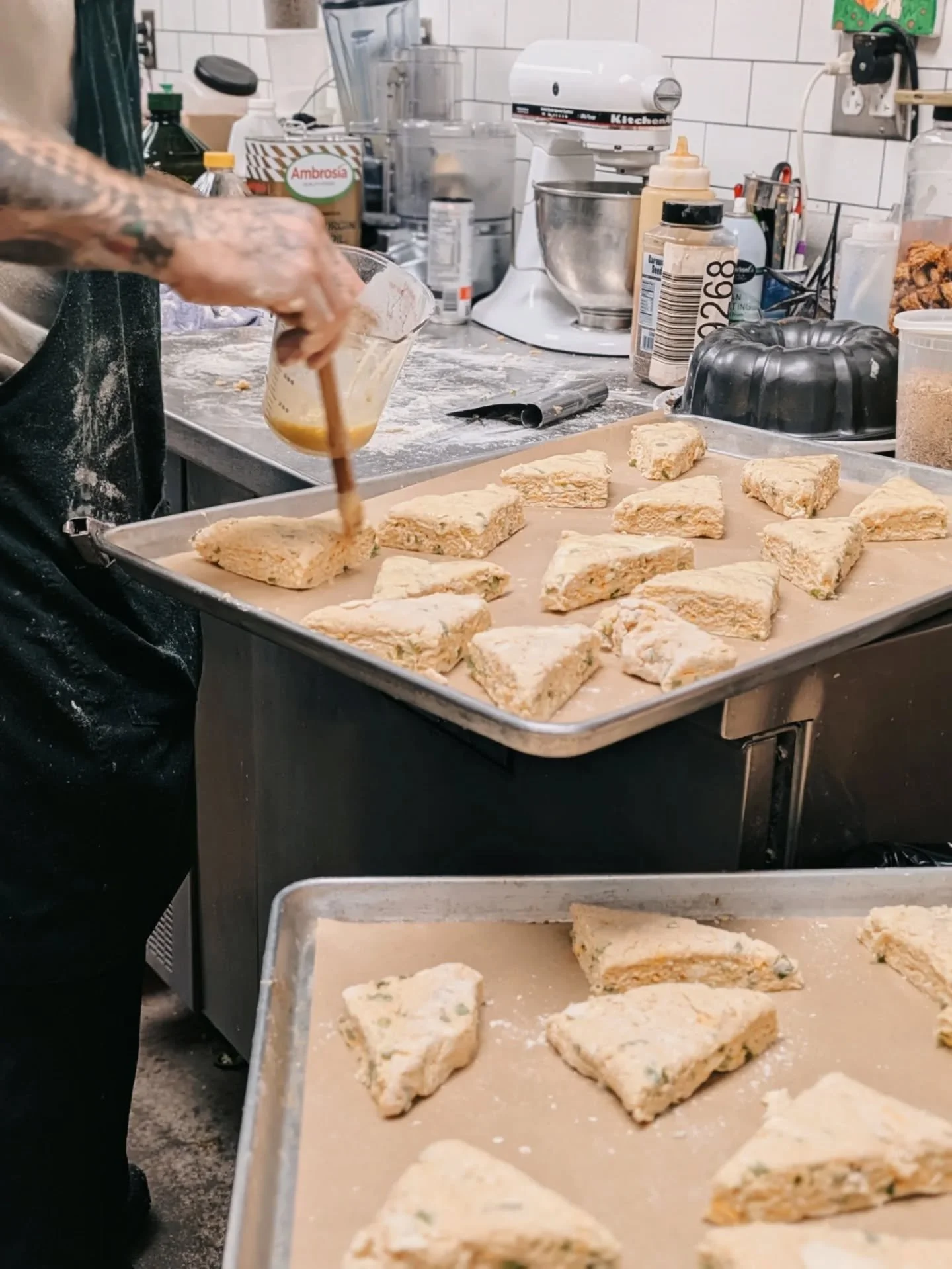 got to pop-in to Triune and get back on the line w @grahamfoxfarris and i missed the grind 🖤  the most important ingredient is love. 
&bull;
#misekc #mise #scones #kansascityrestaurants