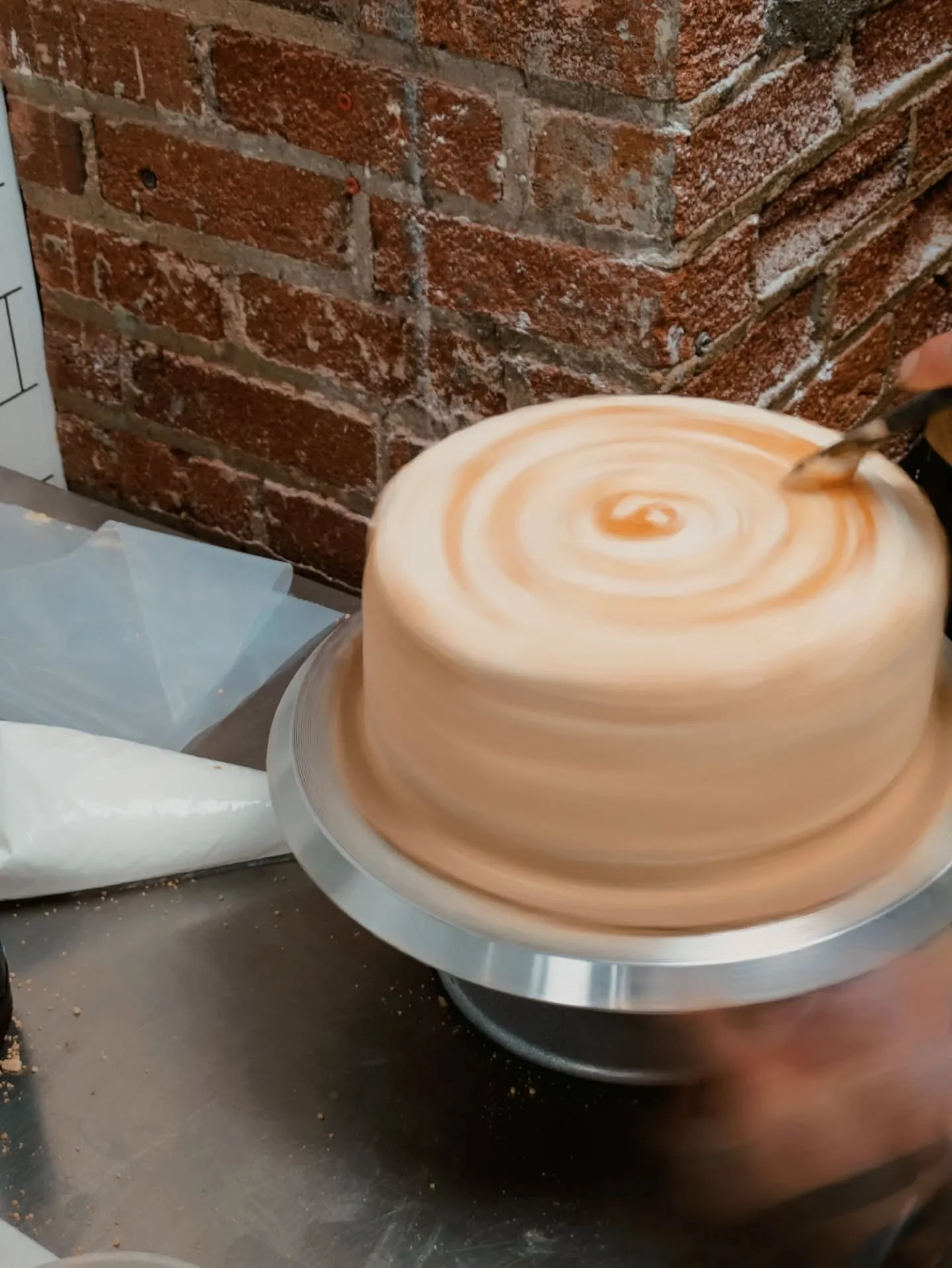 in motion 💫
&bull;
&bull;
&bull;
#desserts #bakedwithlovekc #kansascity #misekc