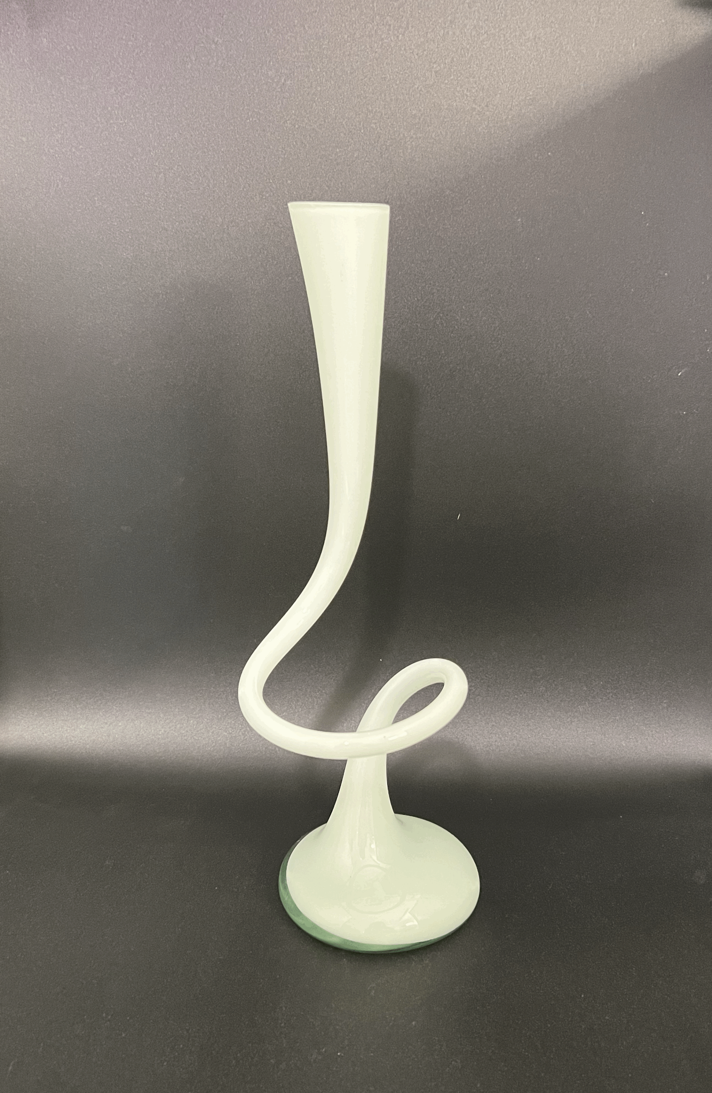 Vaso in vetro di Murano curvo