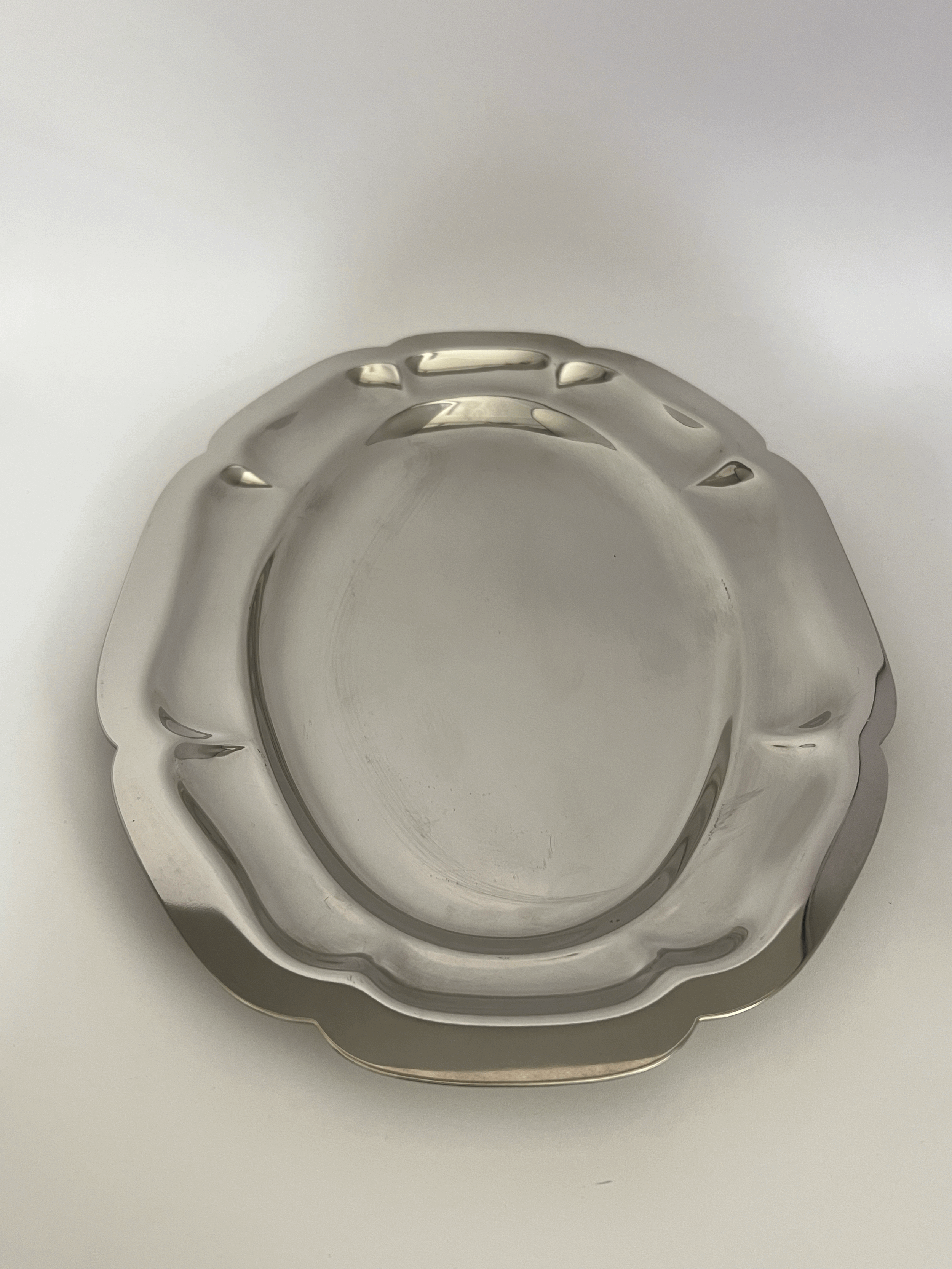 Vassoio in acciaio inox bordo ondulato