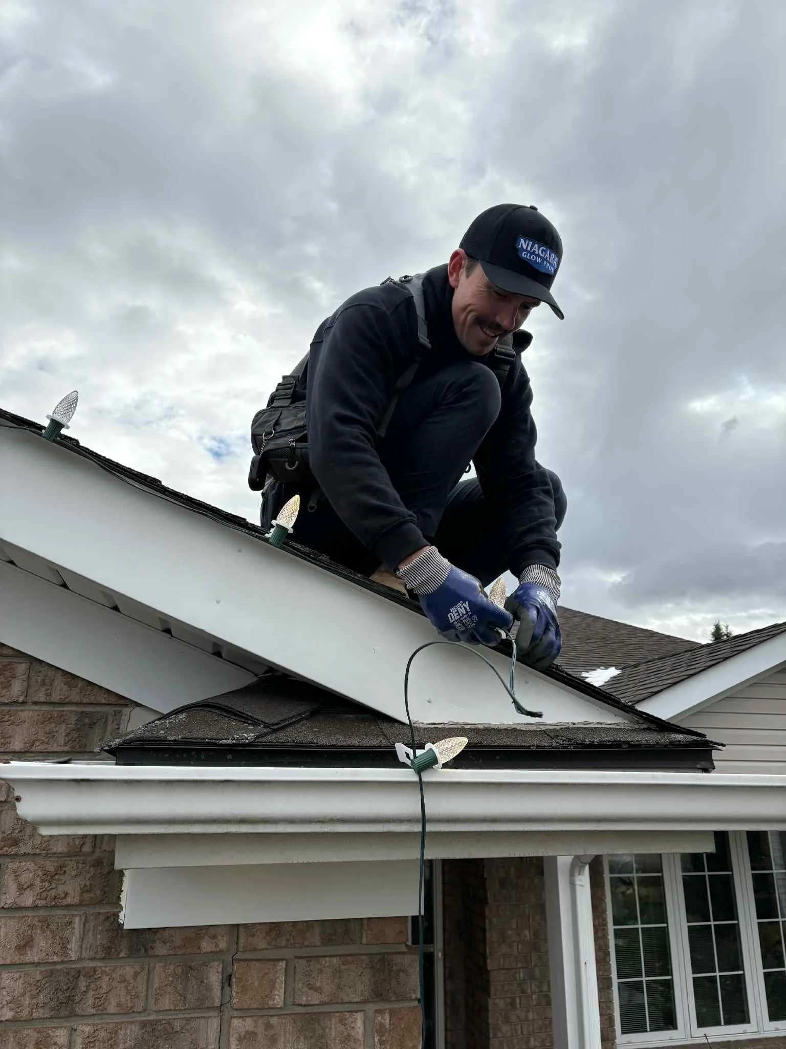 When is the Best Time to Take Down Holiday Lights in Niagara?