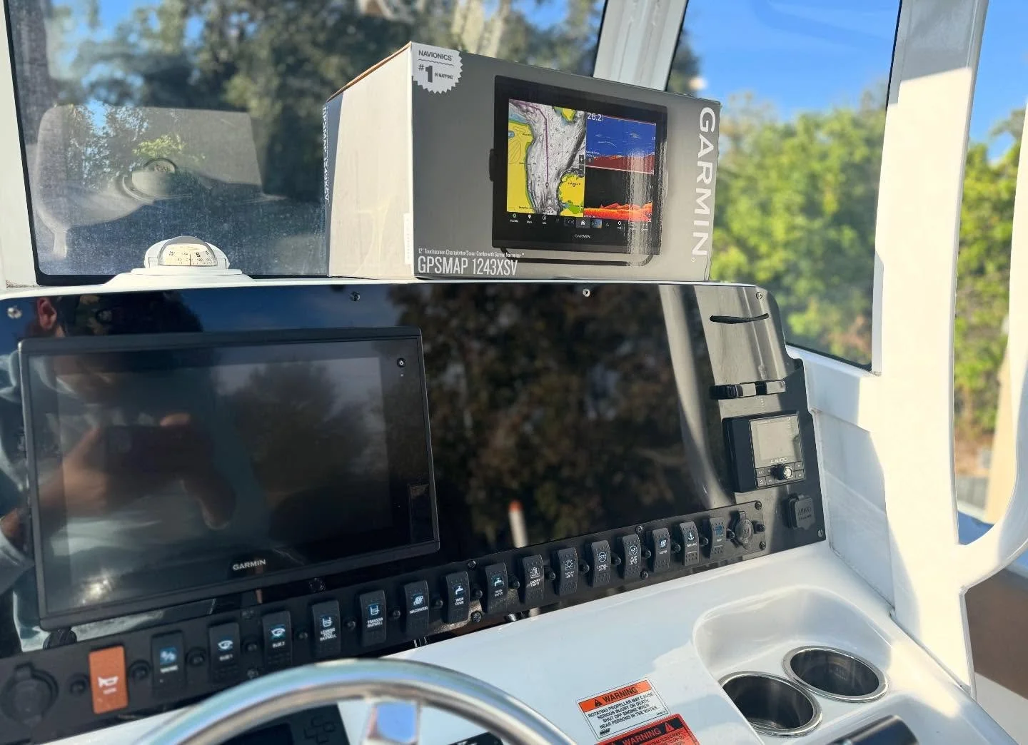 Tired of staring at a cramped split screen and not getting the full potential out of your GPS/fish finder? 👀 
Upgrade to a dual-screen setup and see your charts and sonar the way they were meant to be seen.

We&rsquo;ll install a second unit so you 