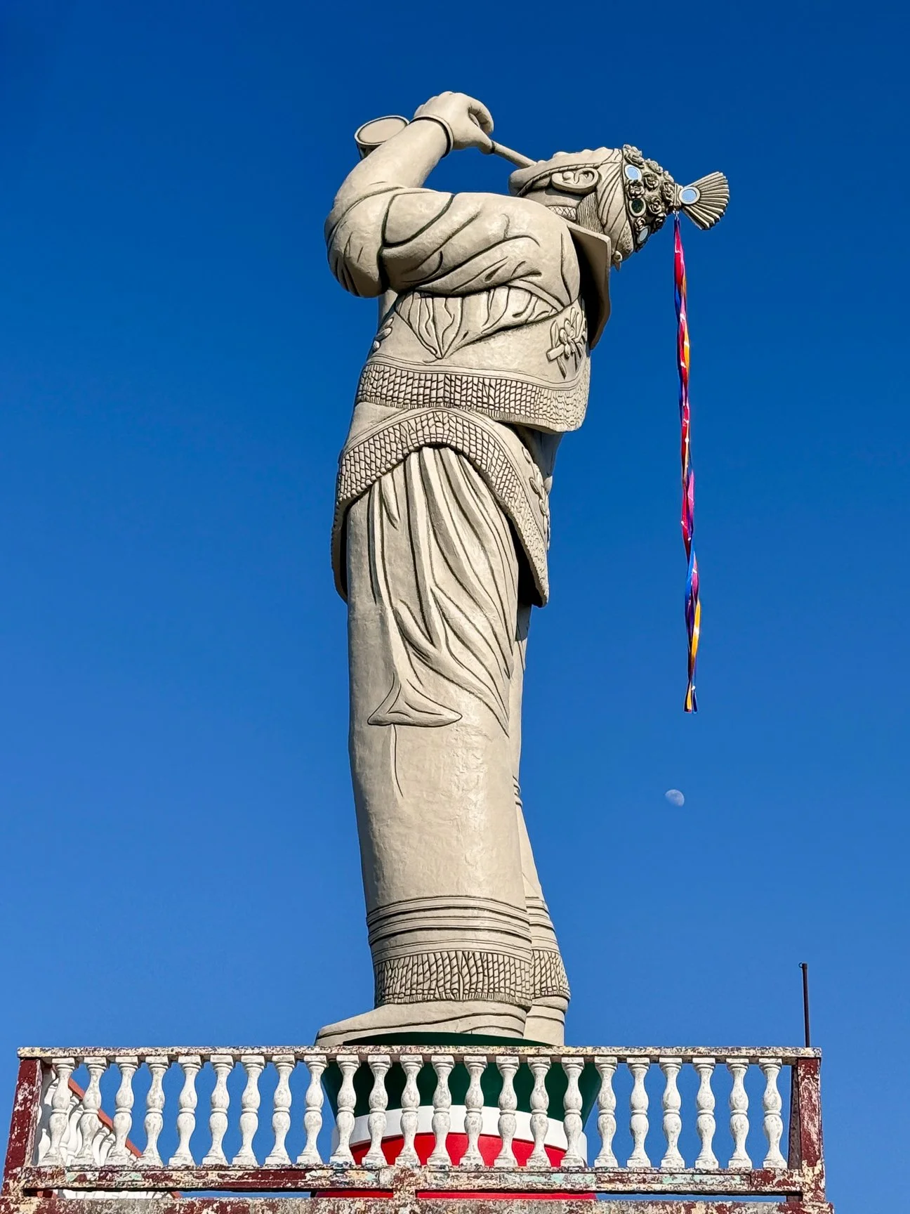 Statue to the Voladores, Papantla, Mexico.
